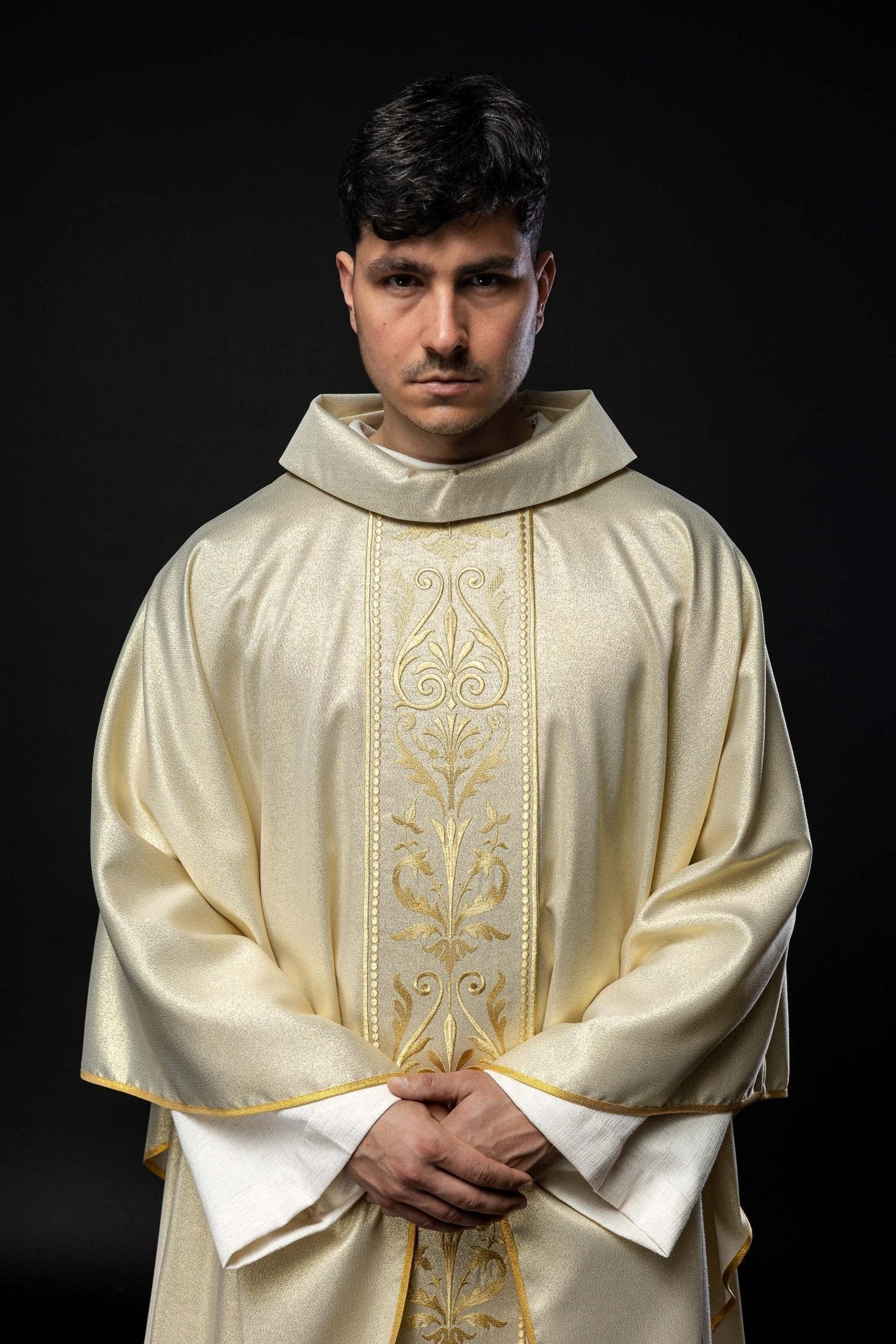 Liturgical chasuble with a decorated gold embroidered belt KOR/008/10/37 ZŁOTO - HAFTINAUSA.COM