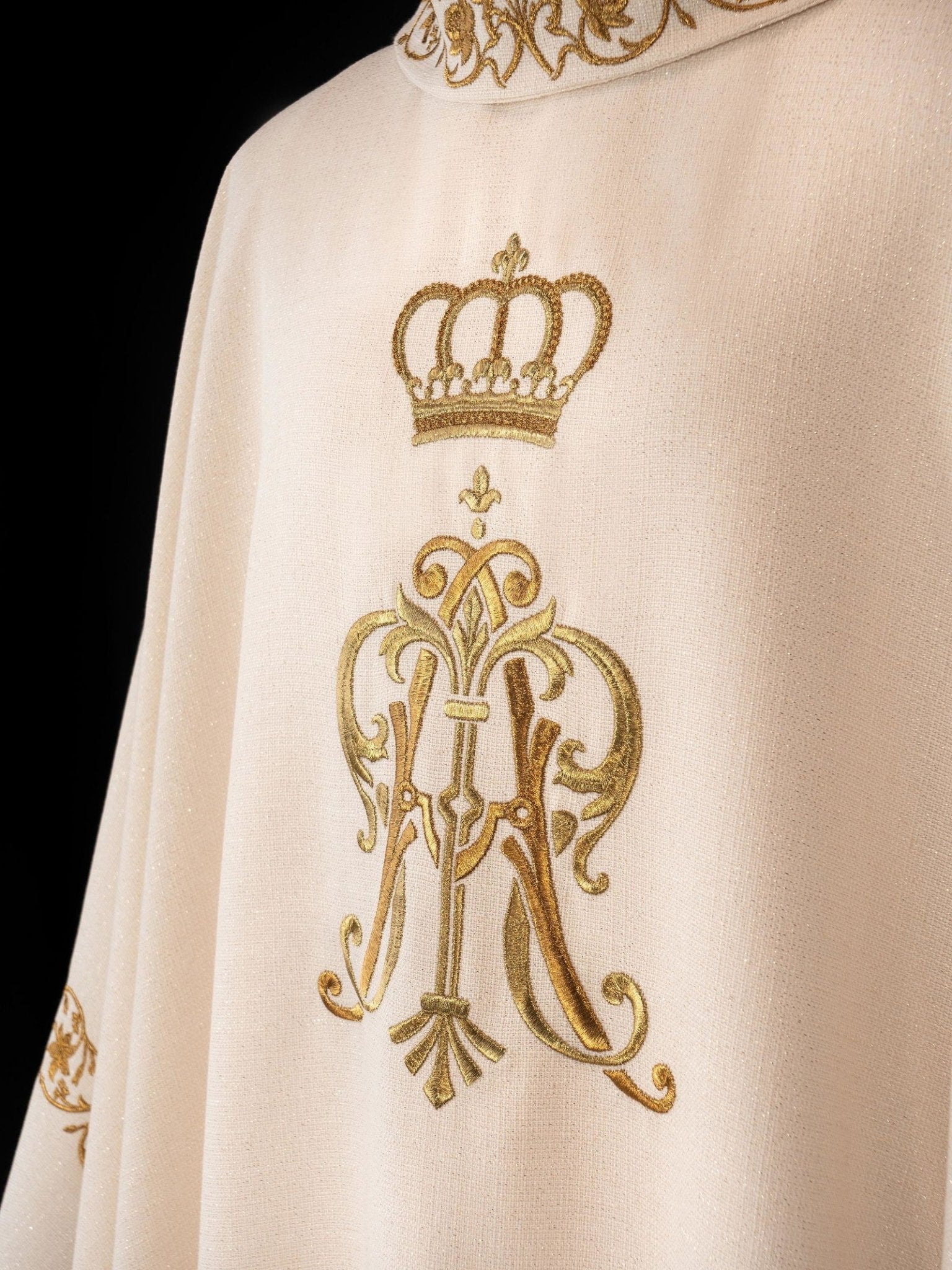 Liturgical chasuble with embroidered Maria Crown motif S - 7064 - 05 - 71 - HAFTINAUSA.COM