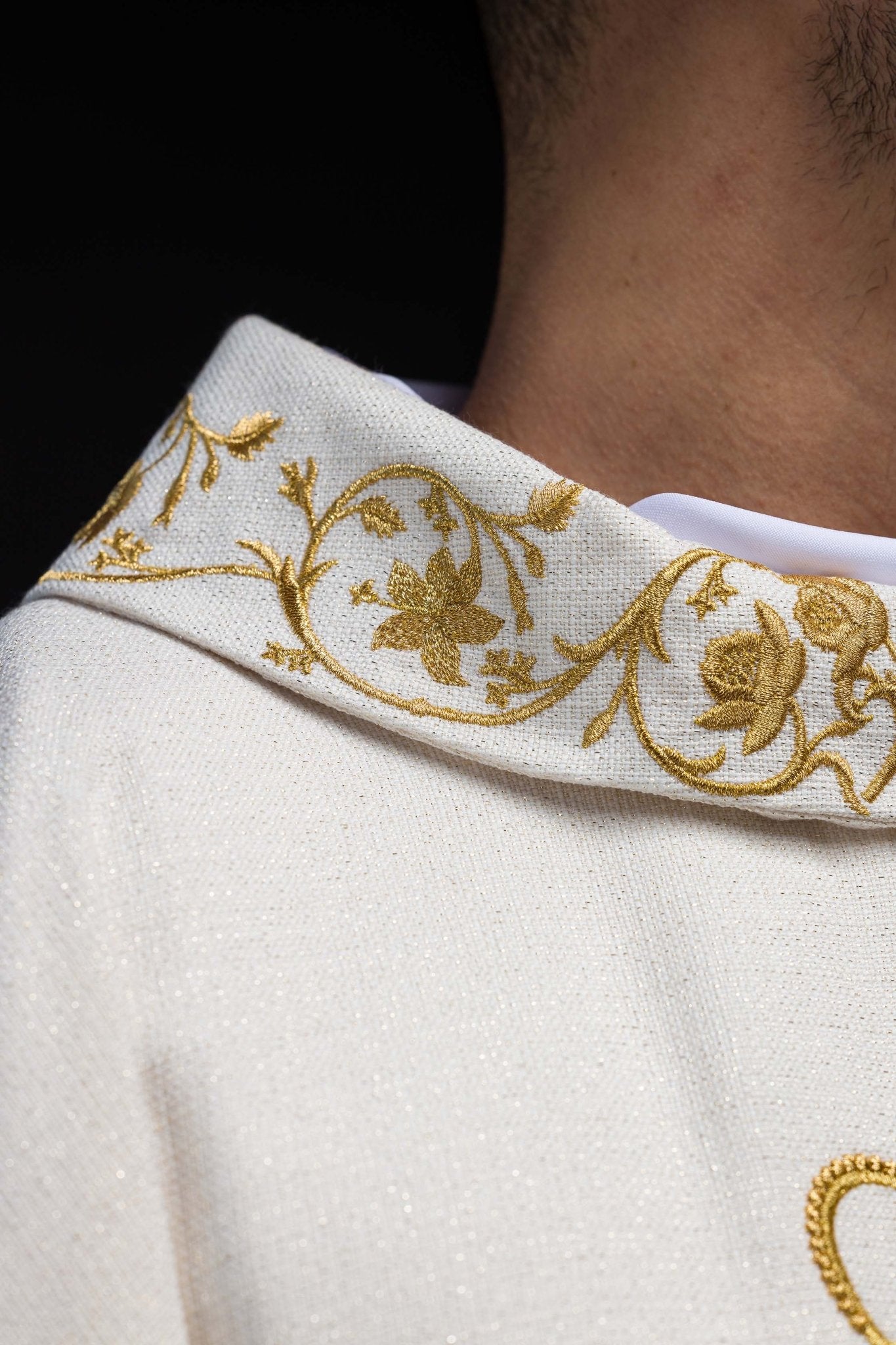 Liturgical chasuble with embroidered Maria Crown motif S-7064-05-71 - CHASUBLES.COM