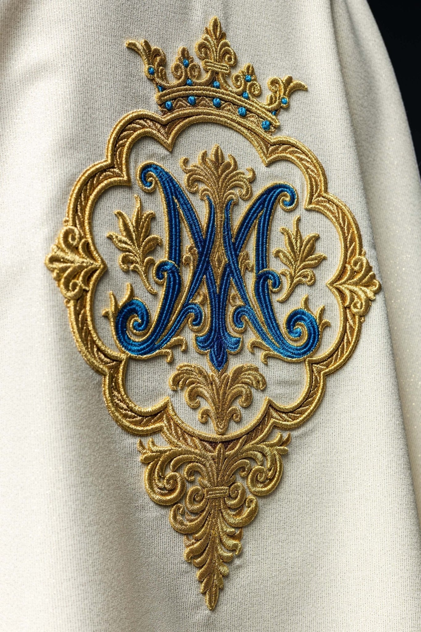 Liturgical Chasuble with Embroidered Marian Coat of Arms and Crown LE/7044/05 - HAFTINAUSA.COM