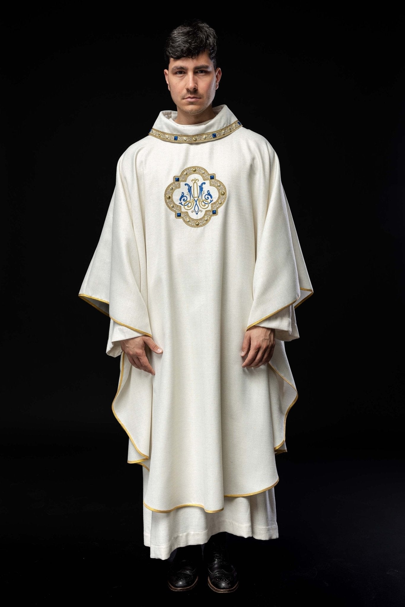 Liturgical chasuble with embroidered Marian emblem S - 7074 - 05 - 71 - HAFTINAUSA.COM