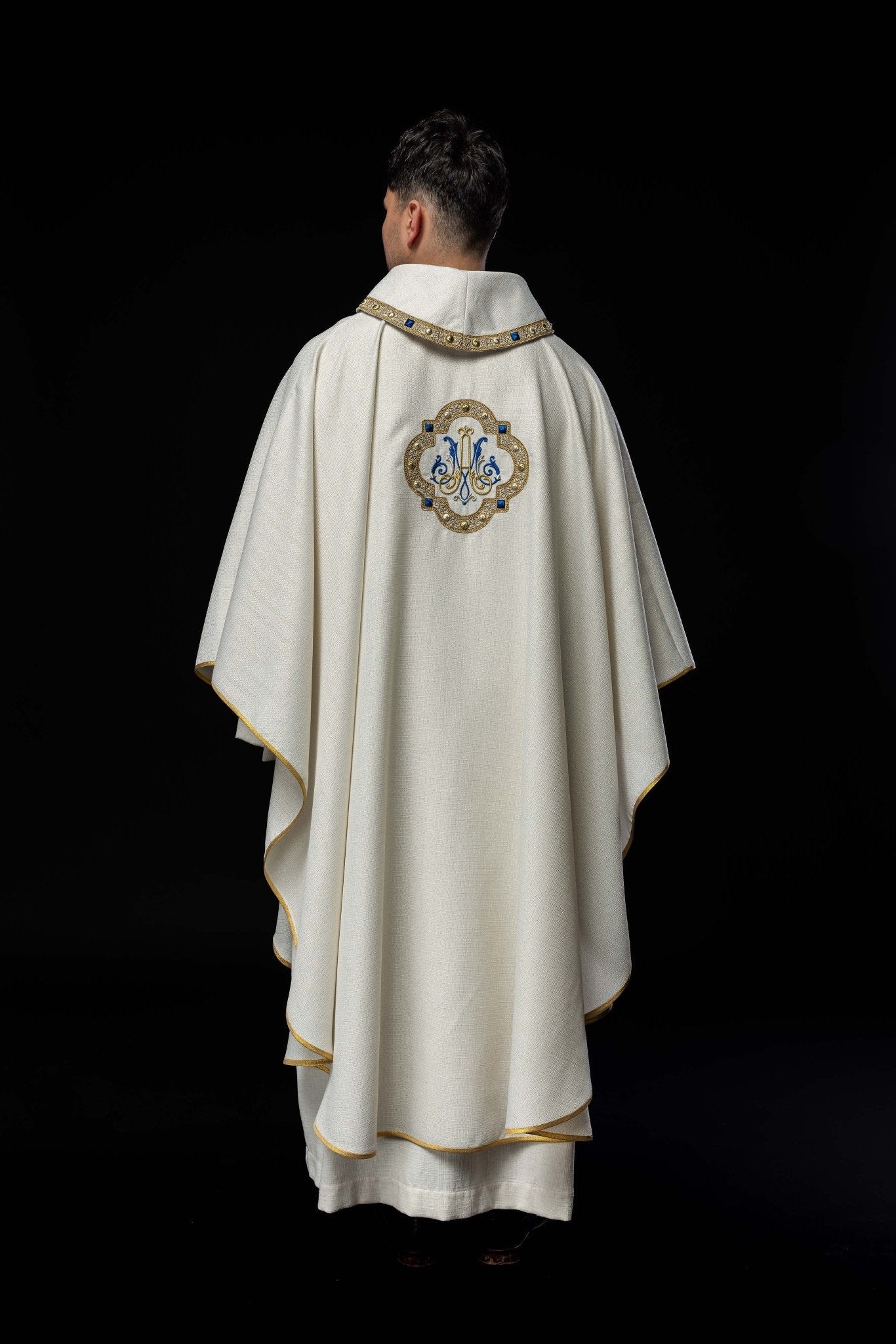 Liturgical chasuble with embroidered Marian emblem S - 7074 - 05 - 71 - HAFTINAUSA.COM