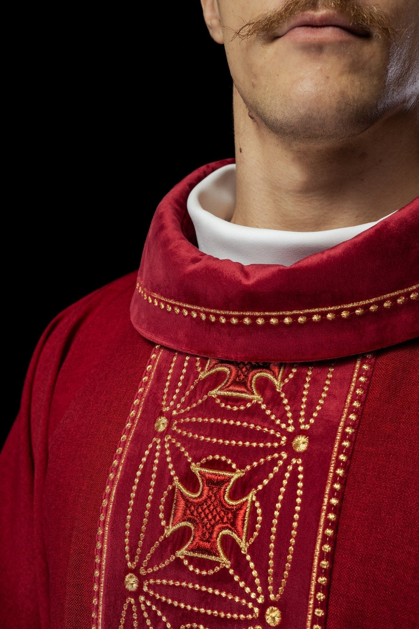 Liturgical chasuble with richly decorated belt with crosses in red color S - 7071 - 02 - 70 - HAFTINAUSA.COM