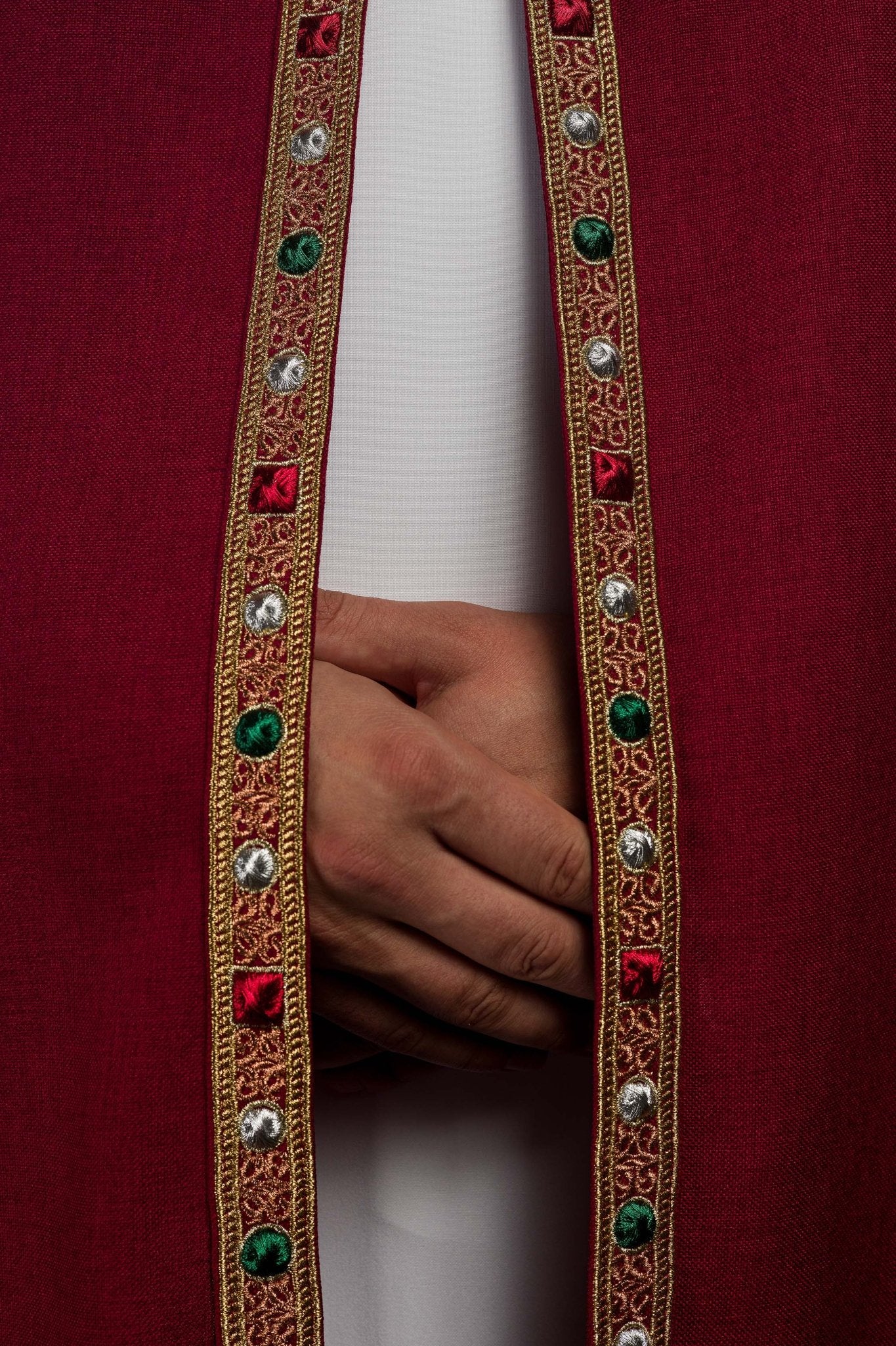 Liturgical cope in red finished with JHS embroidery S-3067-02-70 145cm - CHASUBLES.COM