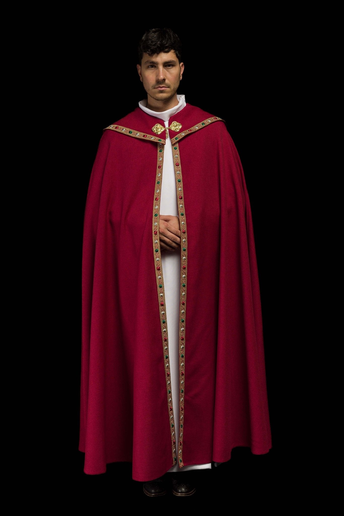 Liturgical cope in red finished with JHS embroidery S-3067-02-70 145cm - CHASUBLES.COM