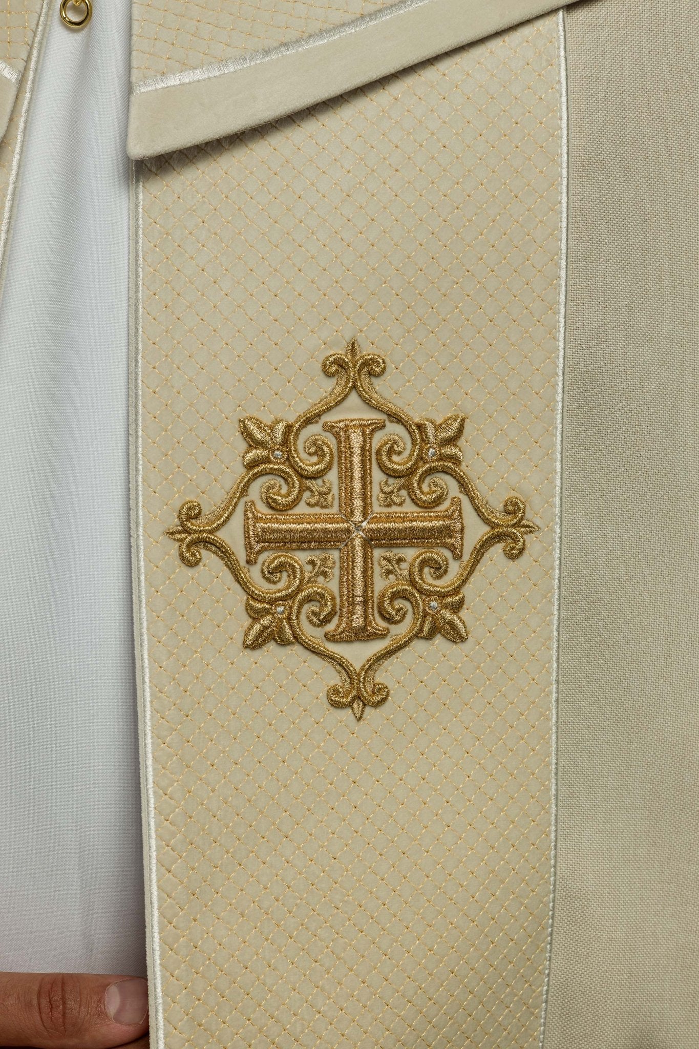 Liturgical Cope with Ecru Velvet Orphrey and Cross Embroidery LE/3029/05 145 cm - CHASUBLES.COM