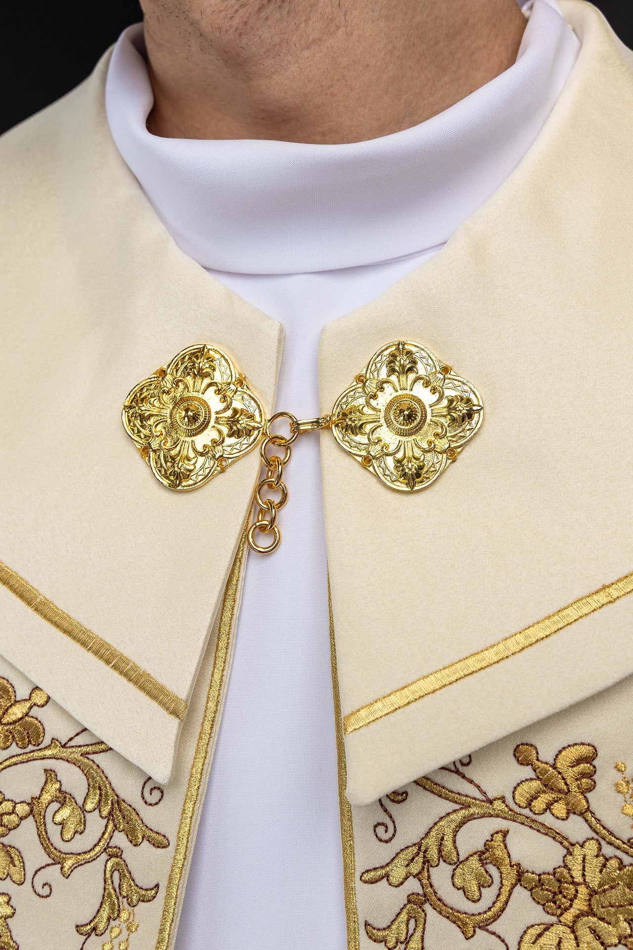 Liturgical cope with embroidery of the Sacred Heart of Jesus KKP/025/05/20 145cm - CHASUBLES.COM