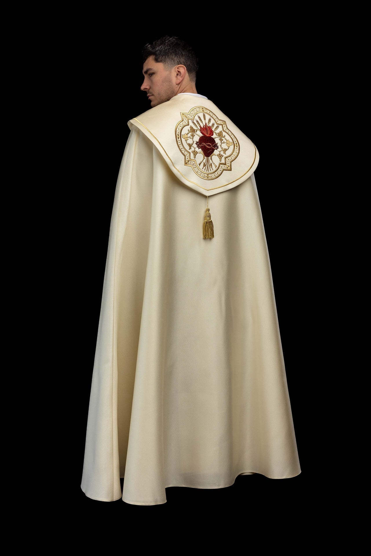 Liturgical cope with embroidery of the Sacred Heart of Jesus KKP/025/05/20 145cm - CHASUBLES.COM