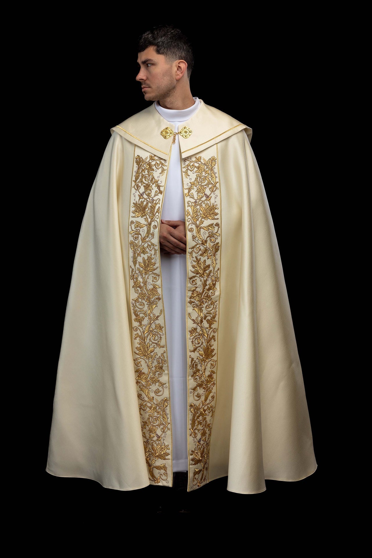 Liturgical cope with embroidery of the Sacred Heart of Jesus KKP/025/05/20 145cm - CHASUBLES.COM