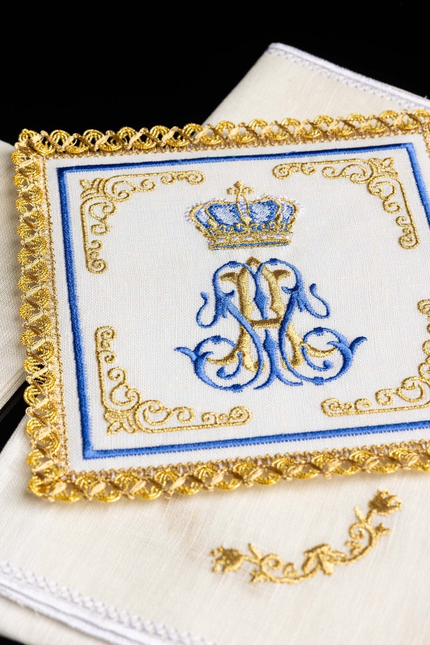 Marian altar linens set S-5017 - CHASUBLES.COM