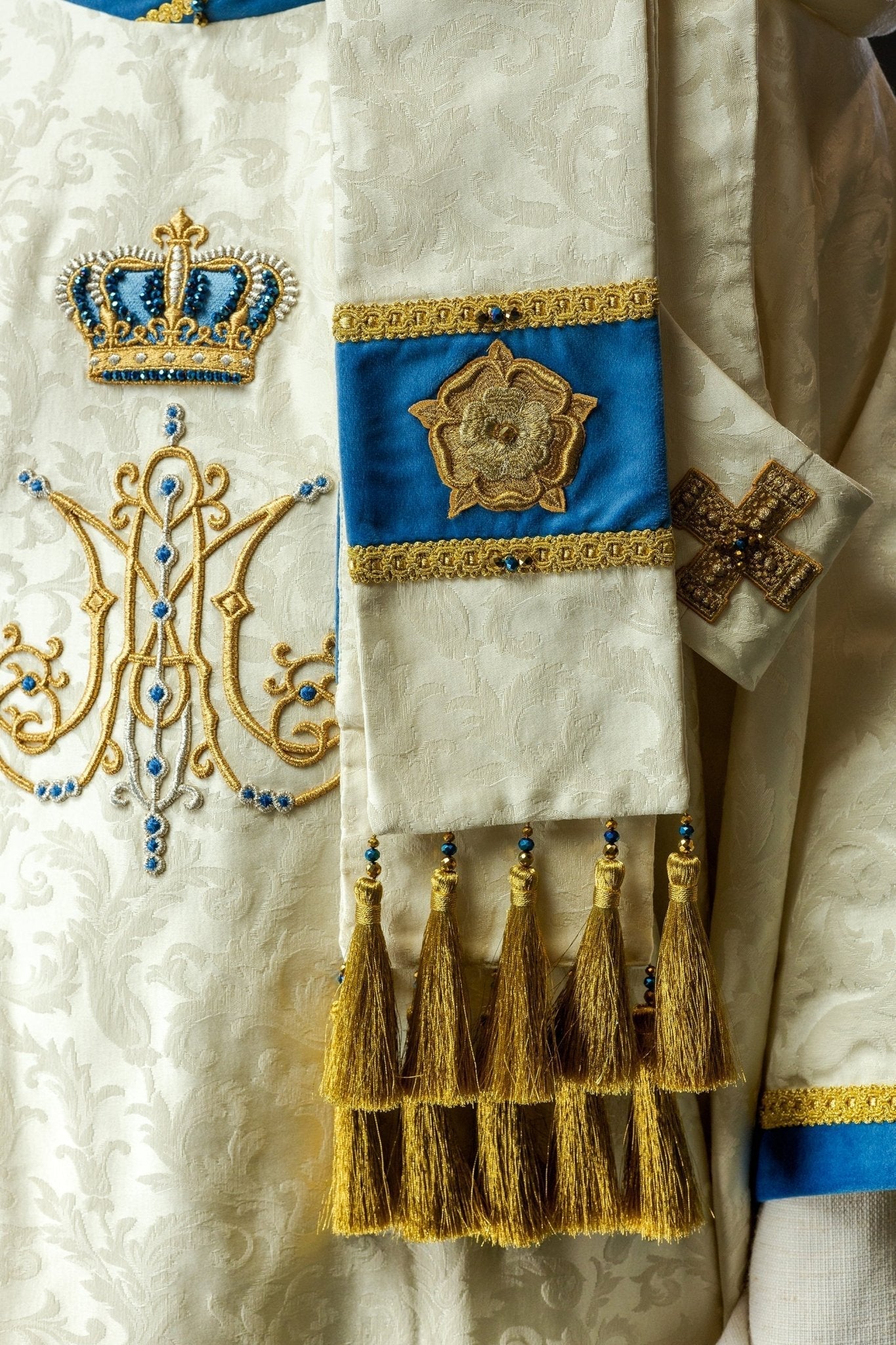 Marian chasuble made of Italian fabric Handmade 7006 HM/7006/05/88 - HAFTINAUSA.COM