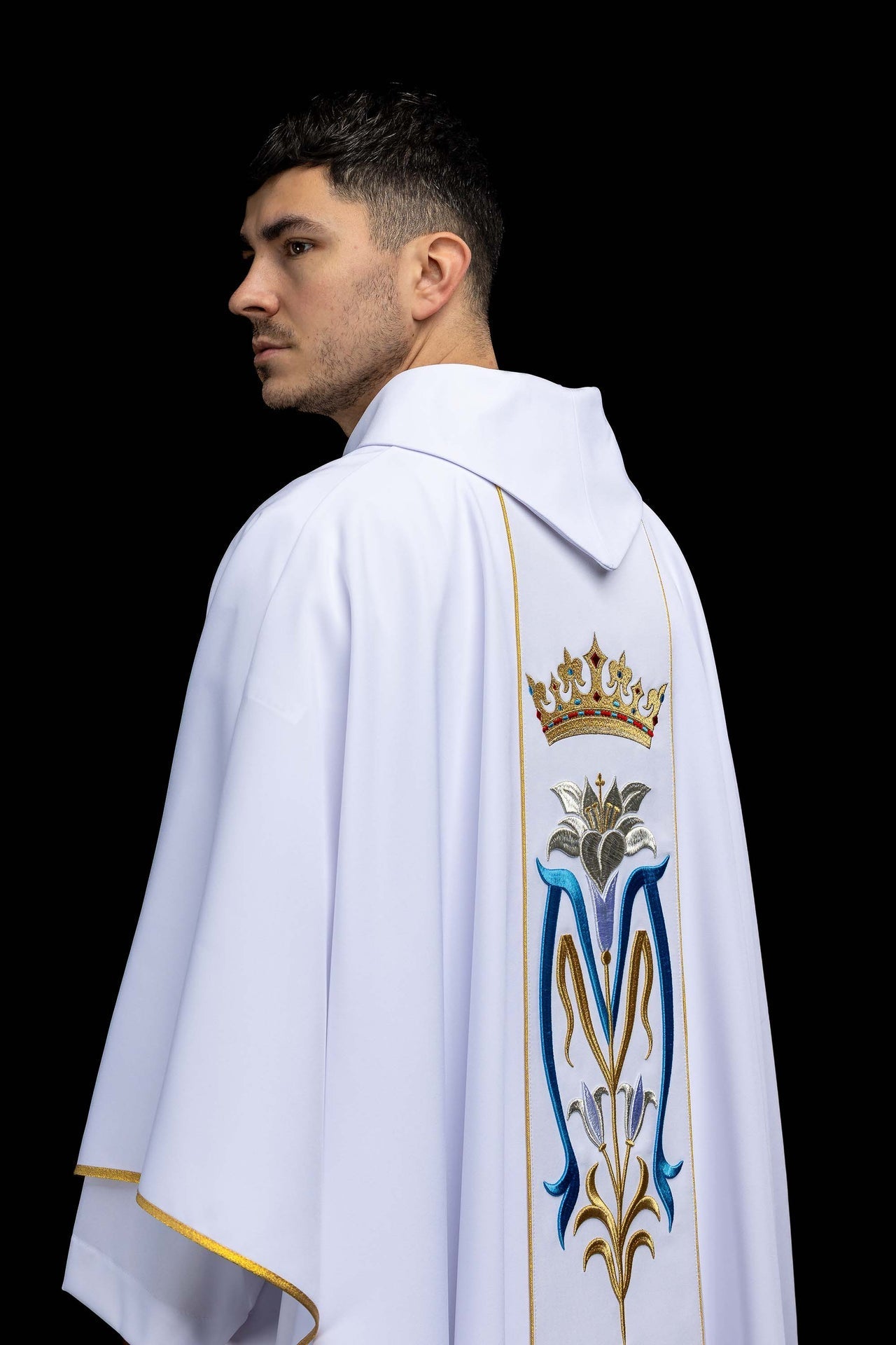 Marian embroidered liturgical chasuble with a crown in white KOR/058/04/01 - CHASUBLES.COM