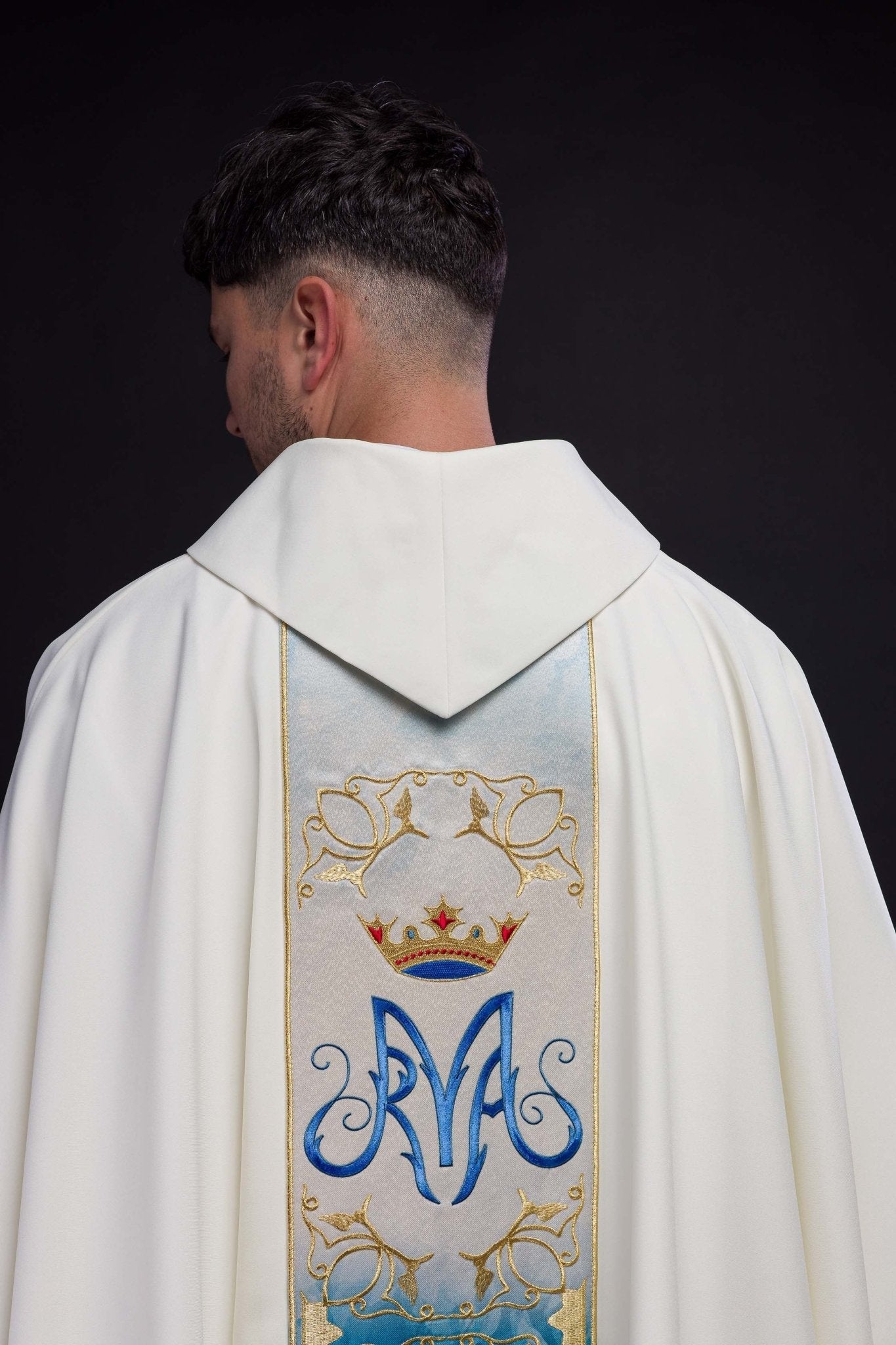Marian liturgical chasuble with an embroidered and sublimated belt in ecru HA7015 - 05 ECRU - HAFTINAUSA.COM