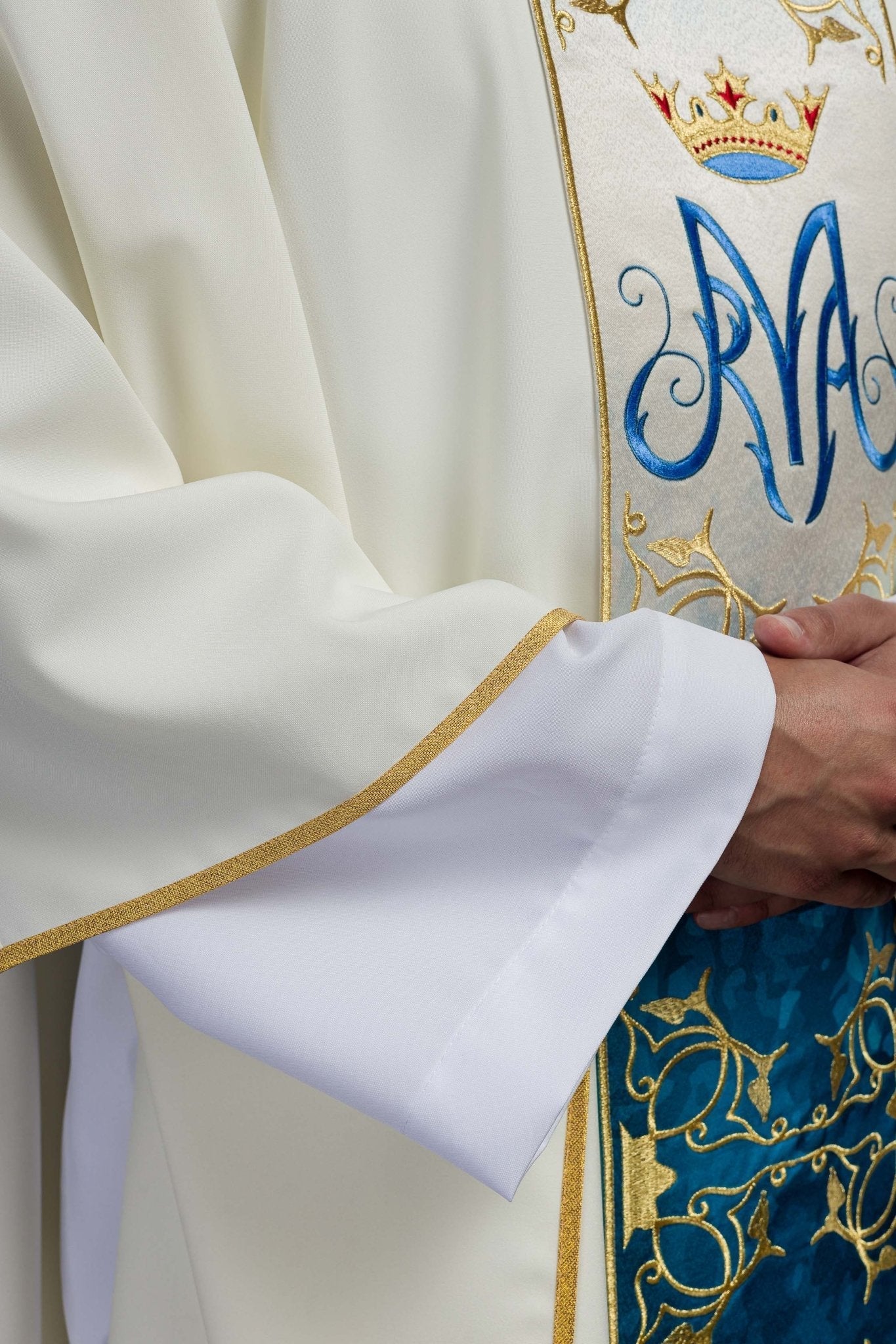 Marian liturgical chasuble with an embroidered and sublimated belt in ecru HA7015 - 05 ECRU - HAFTINAUSA.COM