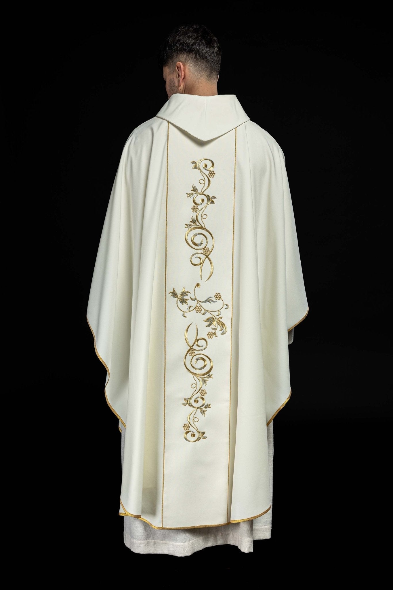 Marian liturgical chasuble with an embroidered belt in ecru KOR/072/05/01 ECRU - HAFTINAUSA.COM