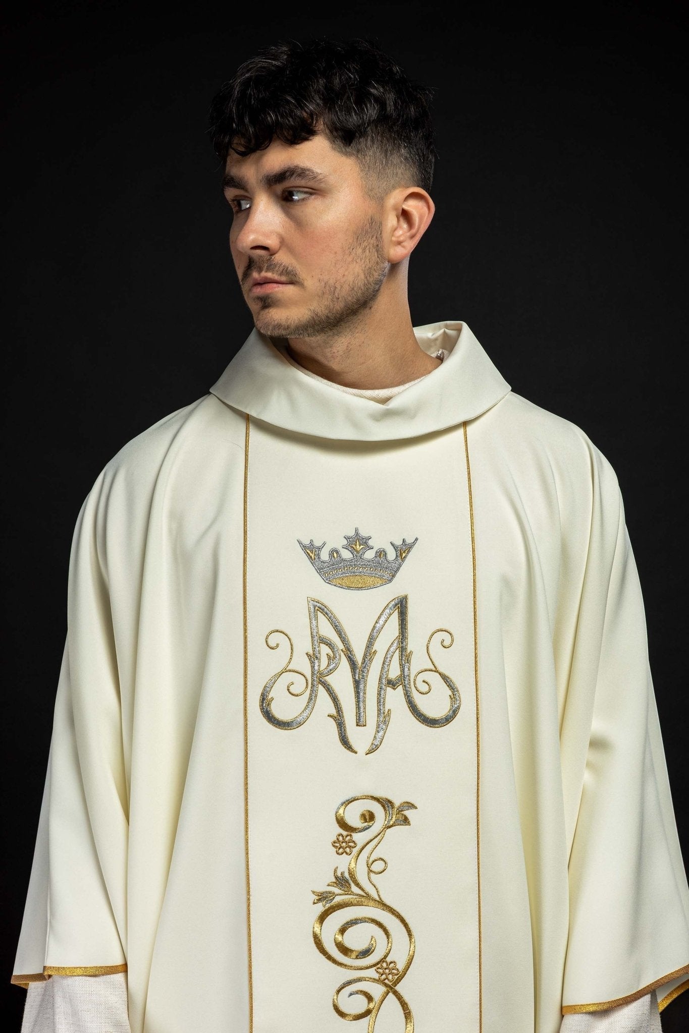 Marian liturgical chasuble with an embroidered belt in ecru KOR/072/05/01 ECRU - HAFTINAUSA.COM