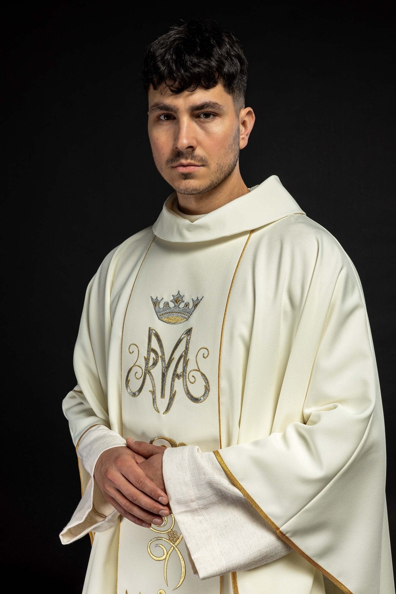 Marian liturgical chasuble with an embroidered belt in ecru KOR/072/05/01 ECRU - HAFTINAUSA.COM