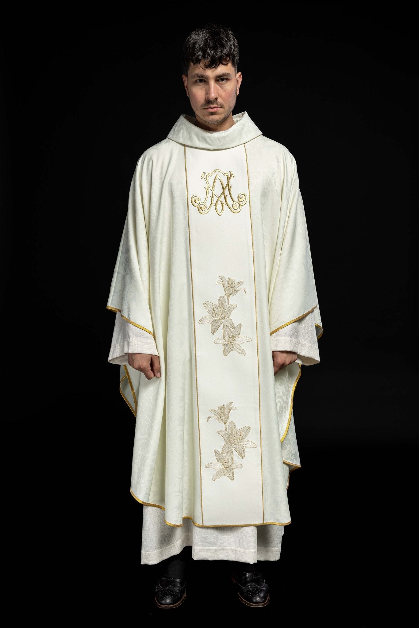 Marian liturgical chasuble with embroidered lilie S - 7058 - 05 - 81 - HAFTINAUSA.COM