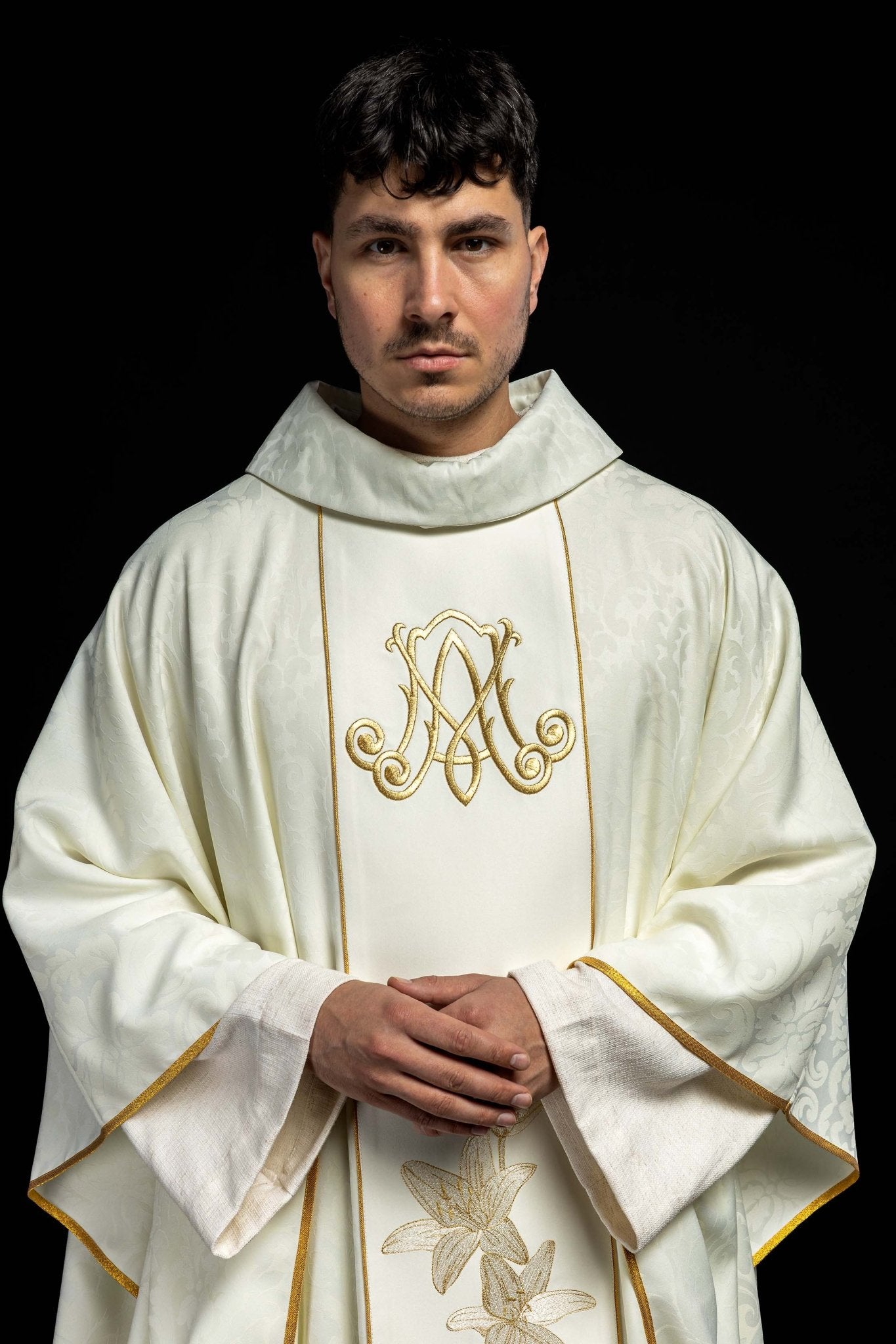 Marian liturgical chasuble with embroidered lilie S - 7058 - 05 - 81 - HAFTINAUSA.COM