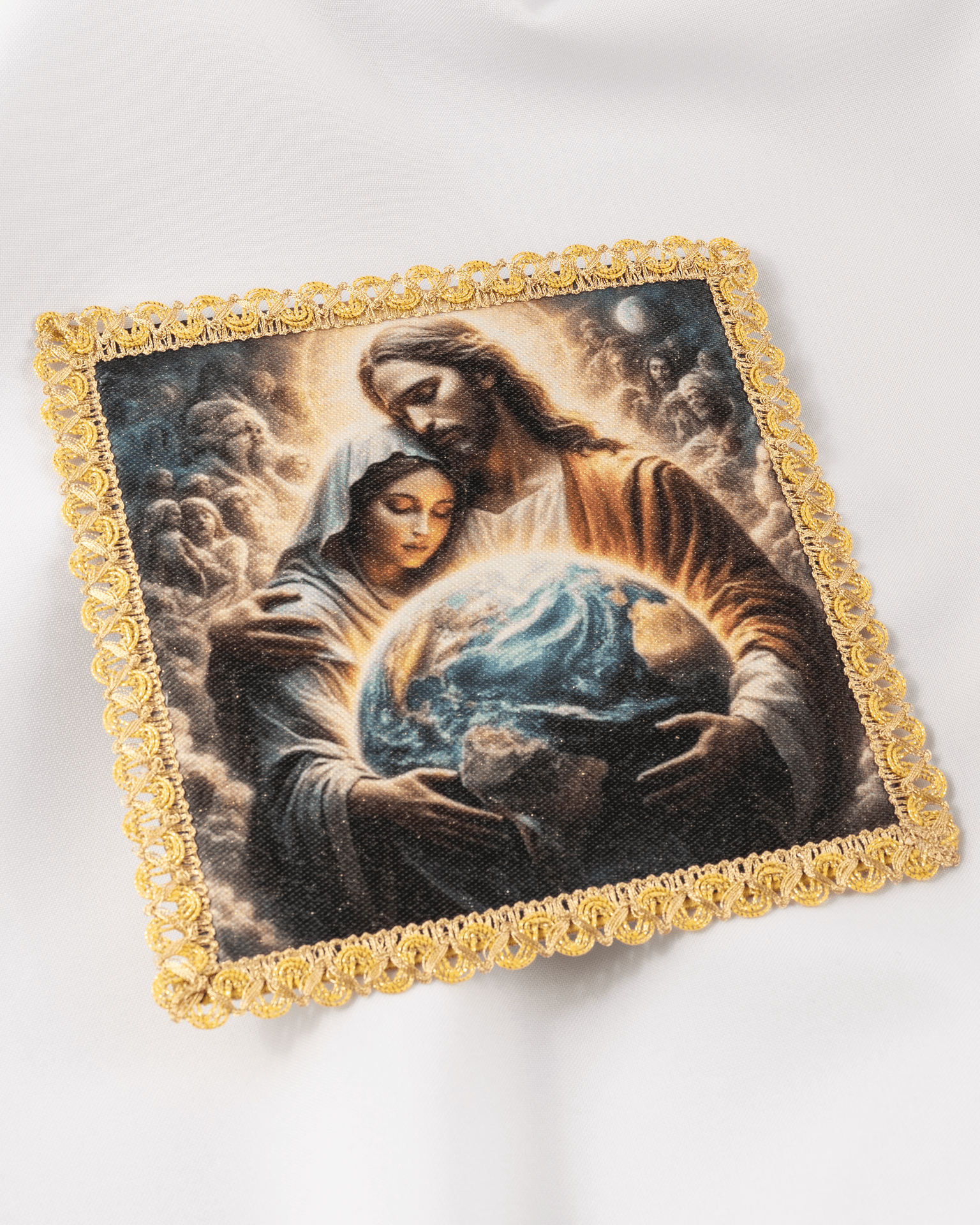 Marian Pall “Guardian of the World” KDT/5570/S/5 18*18 - CHASUBLES.COM