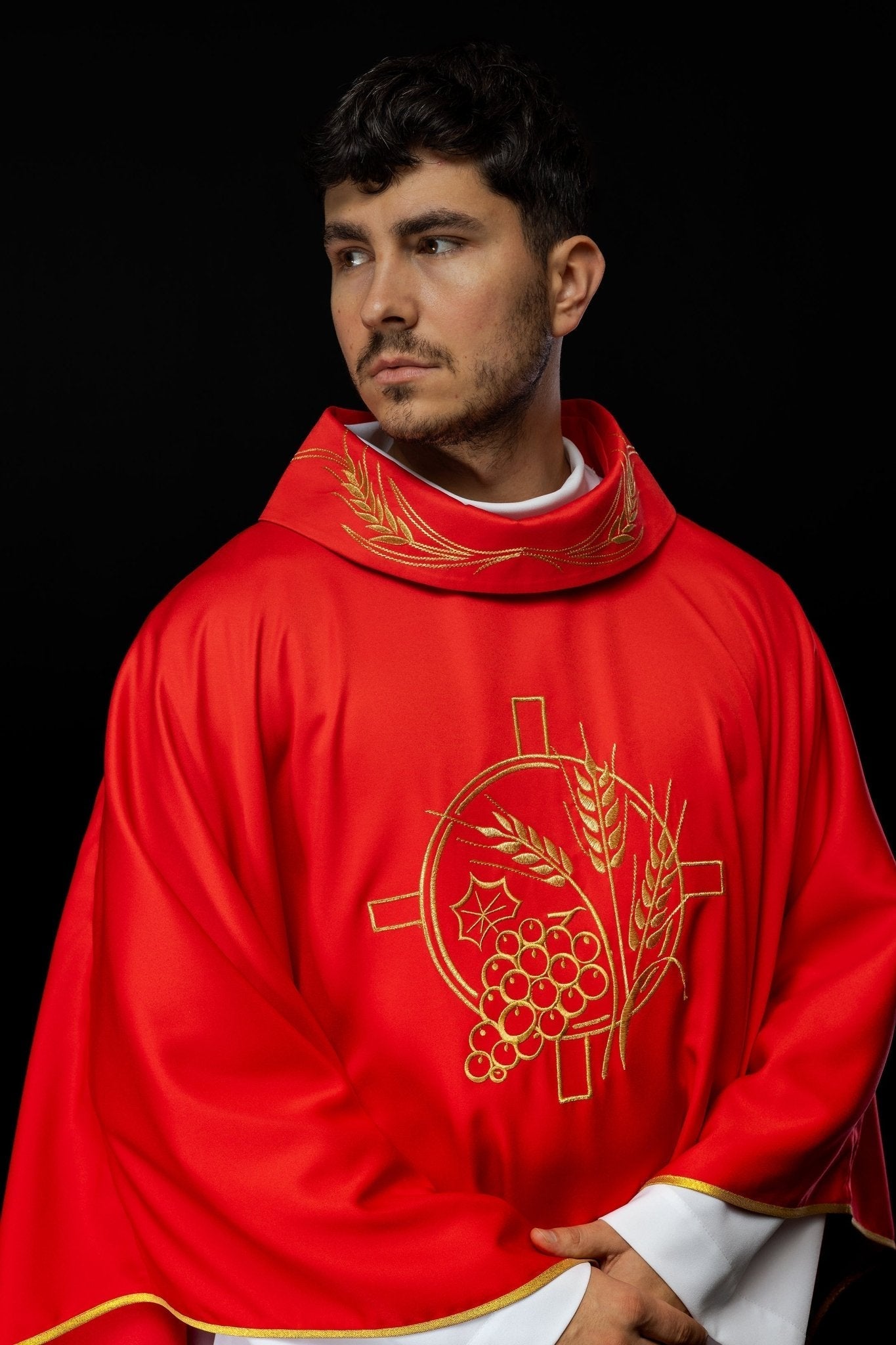 Monastic chasuble in red with embroidered collar and wheat symbol S - 7054 - 02 - 53 - HAFTINAUSA.COM