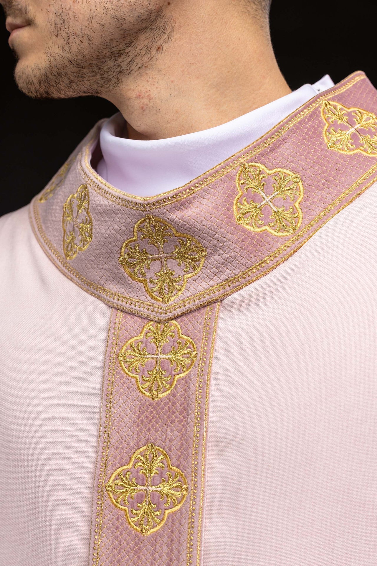 Pink chasuble with an embroidered panel and a cross - patterned collar S-7069-08-70 - CHASUBLES.COM