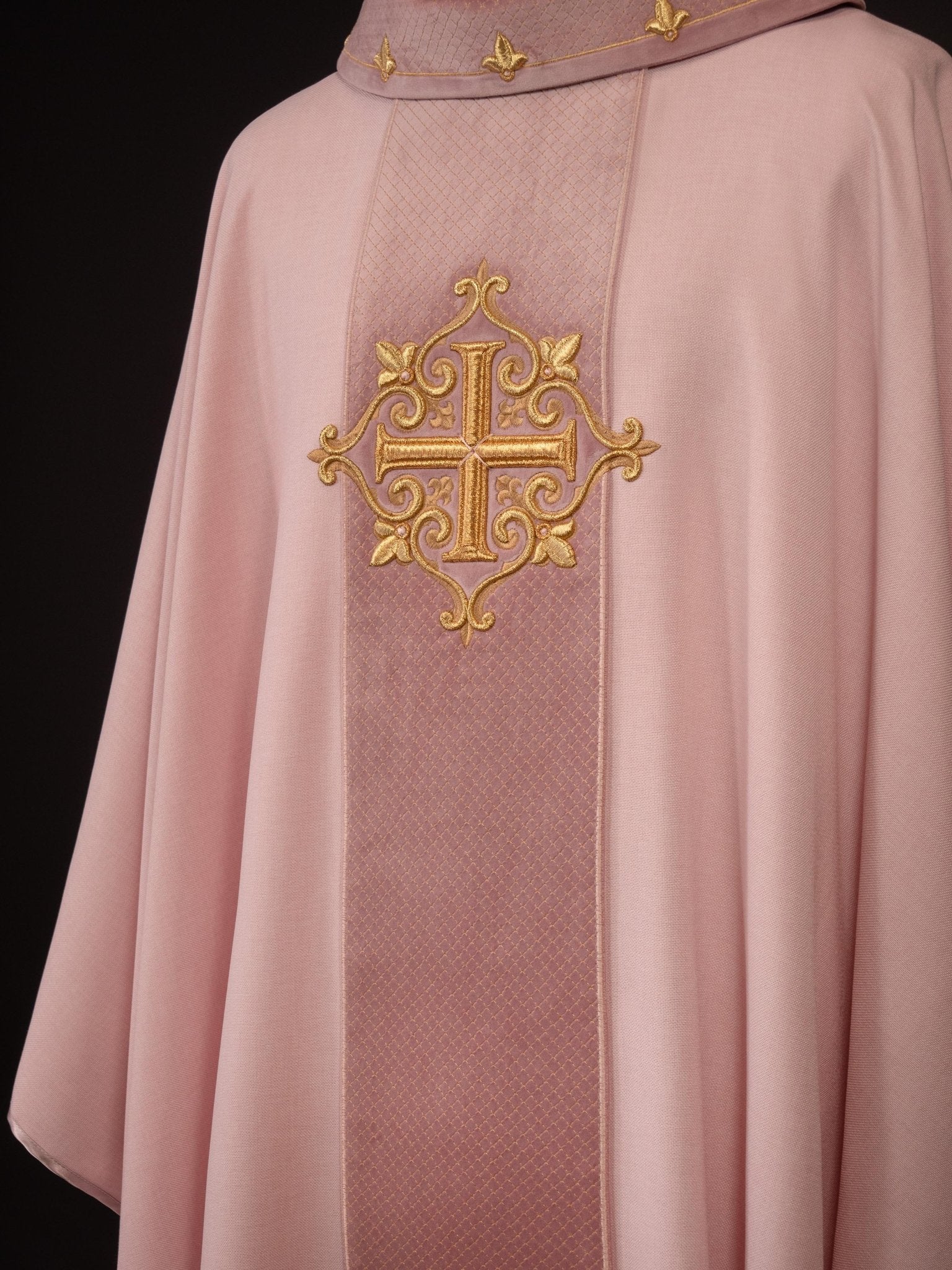 Pink Chasuble with Embroidered Cross Symbol LE/7029/08 - HAFTINAUSA.COM