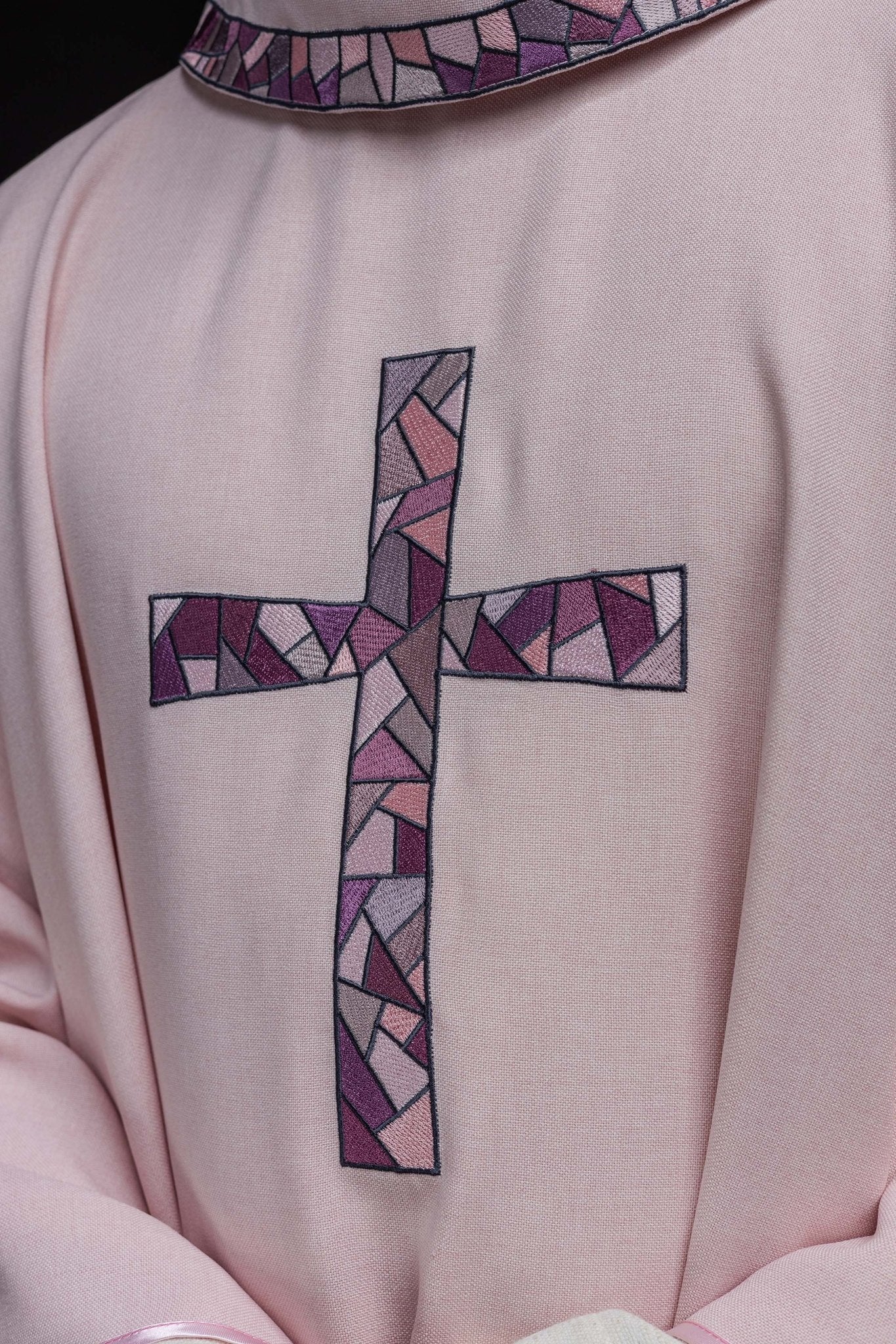 Pink embroidered chasuble with mosaic cross KOR/257/08/70 - HAFTINAUSA.COM