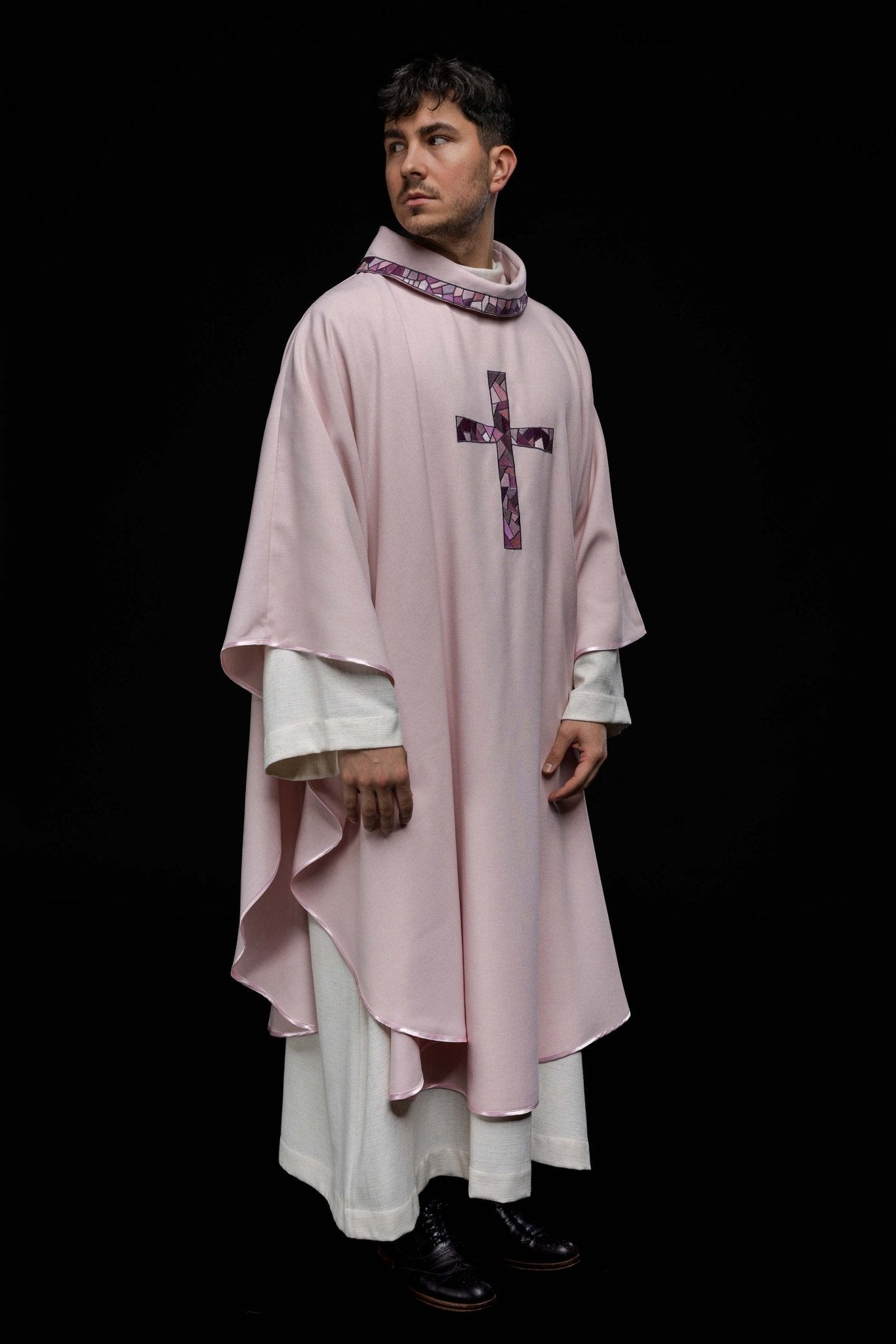 Pink embroidered chasuble with mosaic cross KOR/257/08/70 - HAFTINAUSA.COM