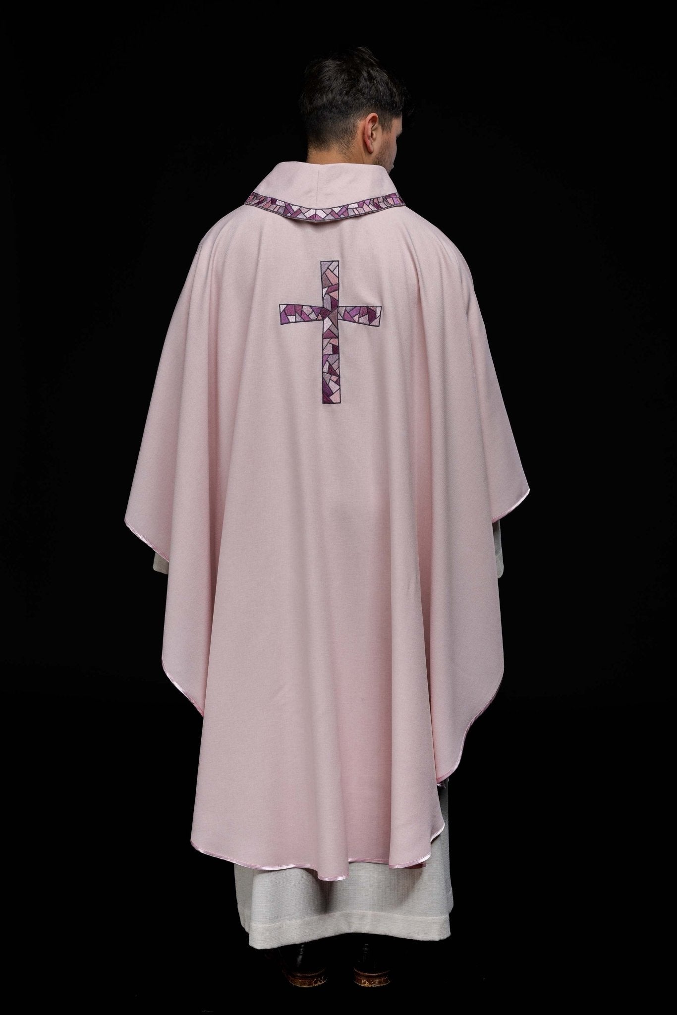 Pink embroidered chasuble with mosaic cross KOR/257/08/70 - HAFTINAUSA.COM