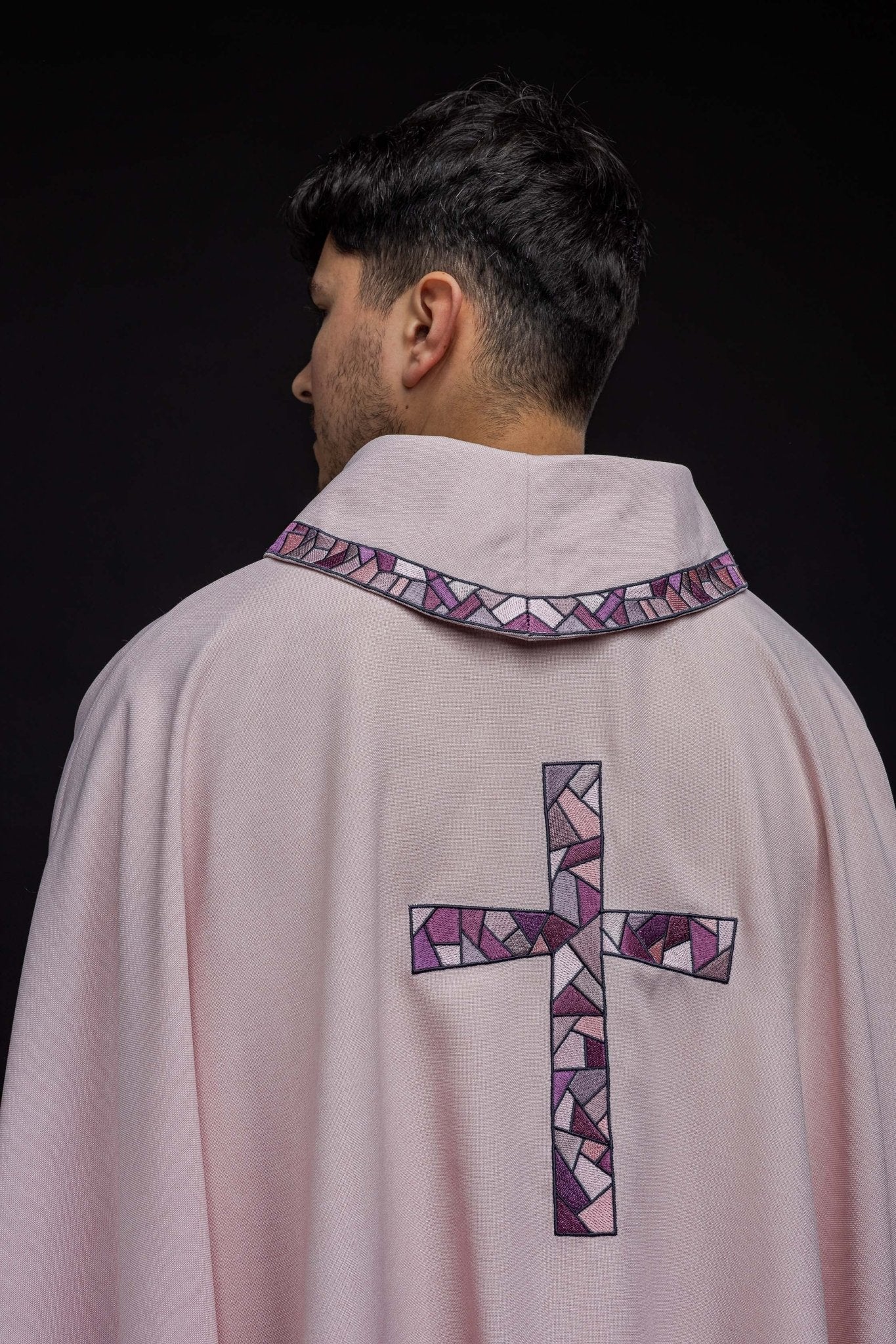 Pink embroidered chasuble with mosaic cross KOR/257/08/70 - HAFTINAUSA.COM