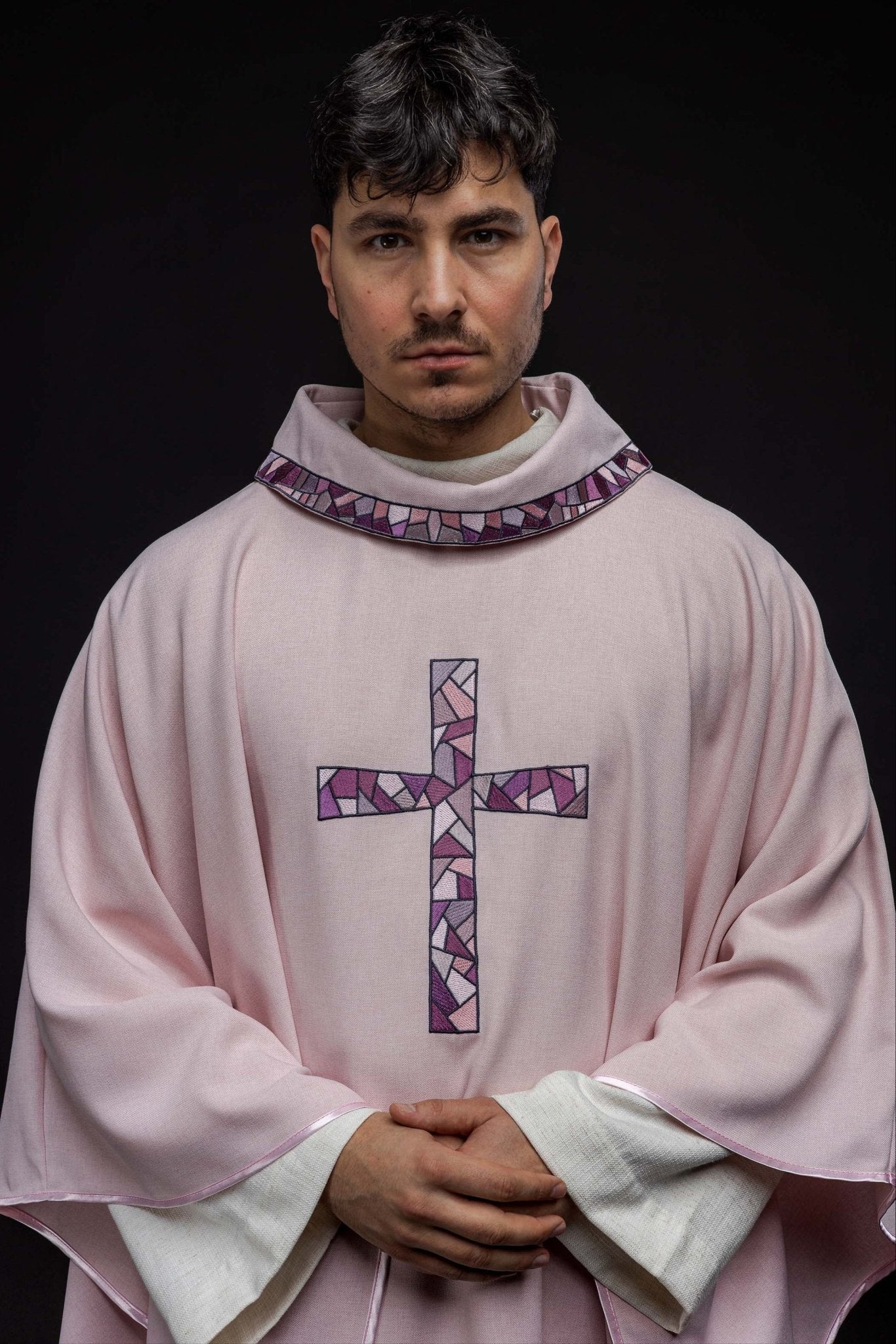 Pink embroidered chasuble with mosaic cross KOR/257/08/70 - HAFTINAUSA.COM