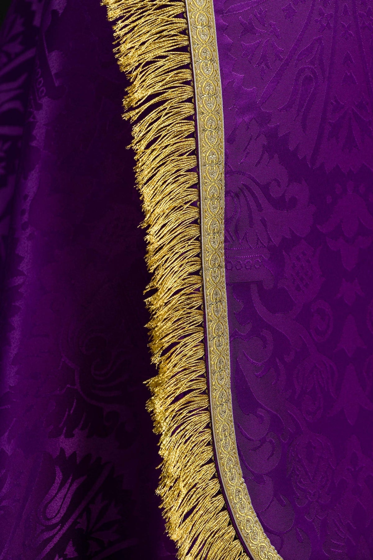 Plain Purple Roman Cope Made of Jacquard Fabric KKP/159/03/83 145cm - CHASUBLES.COM