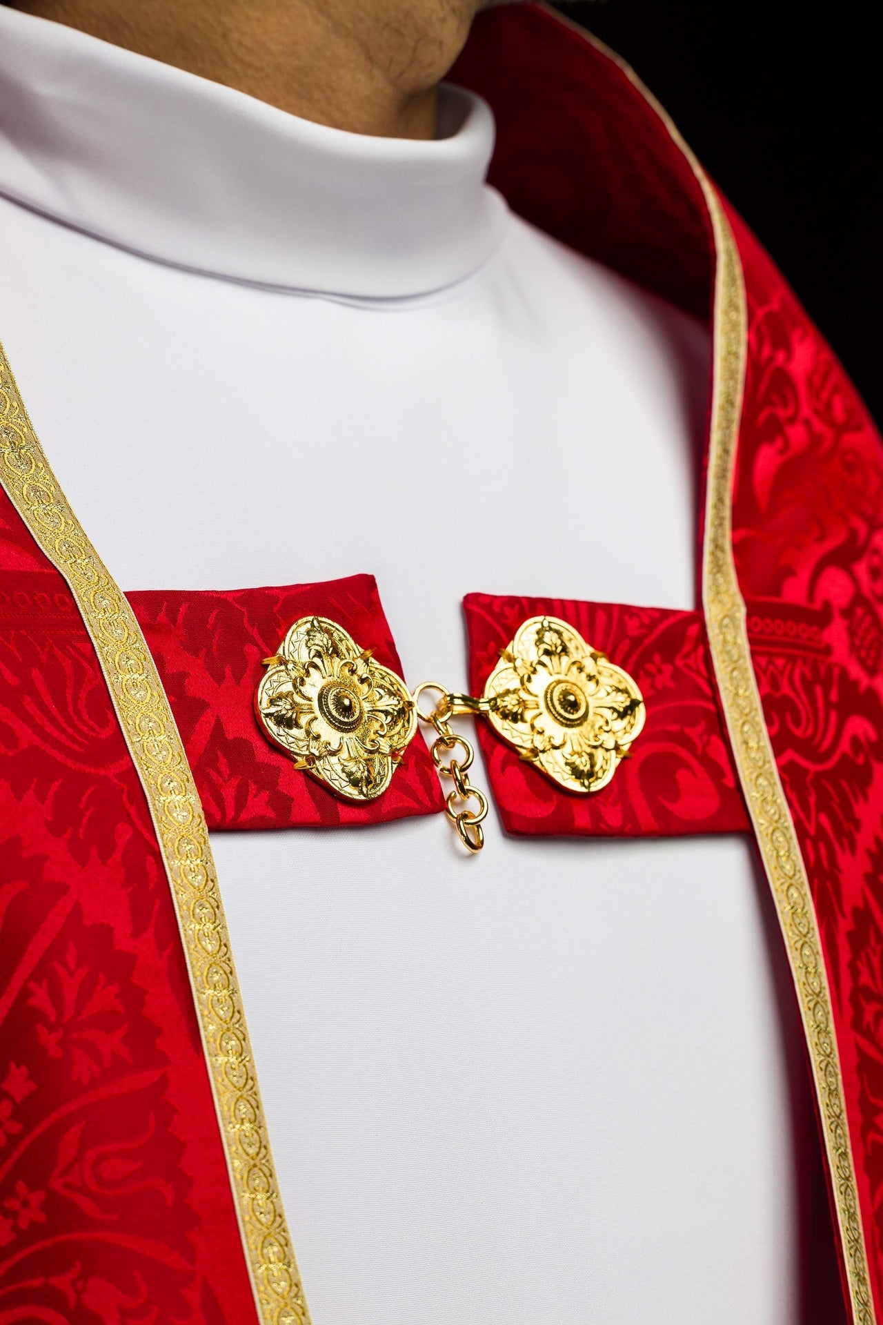 Plain Red Roman Cope Made of Jacquard Fabric KKP/159/02/83 145cm - CHASUBLES.COM