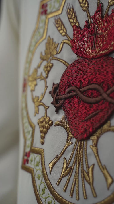 Chasuble embroidered with Sacred Heart of Jesus and Chalice in ecru KOR/118/05/01 ECRU - chasubles.com
