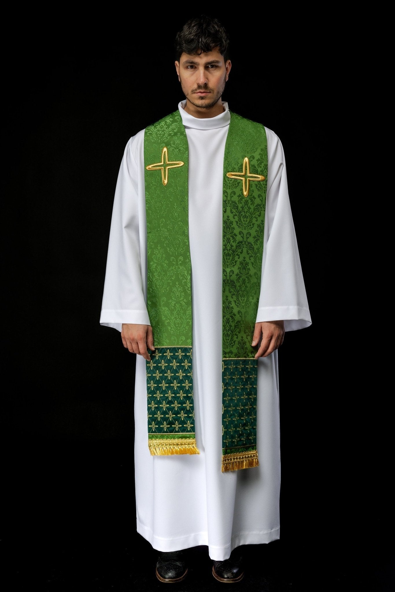 Priest stole in green made of jacquard texture S - 2054 - 01 - 67 - HAFTINAUSA.COM