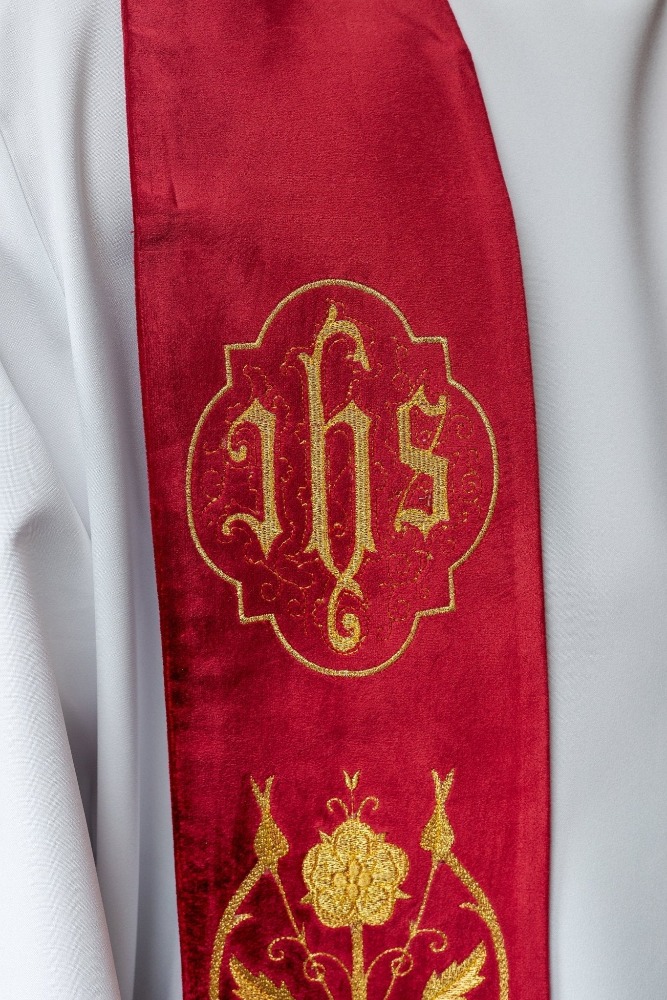 Priest stole in red with gold JHS and tassels S - 2052 - 02 - 76 - HAFTINAUSA.COM
