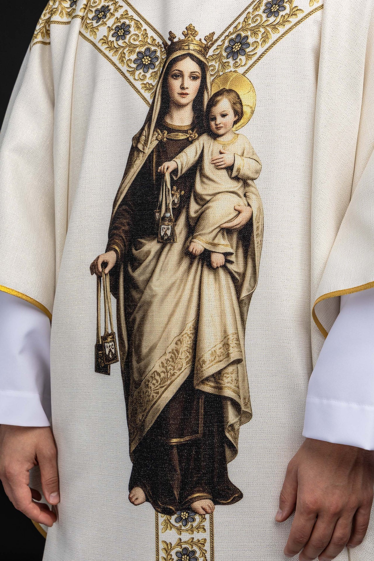 Printed chasuble with the image of Our Lady of Mount Carmel KOD/7004/05/40 - CHASUBLES.COM