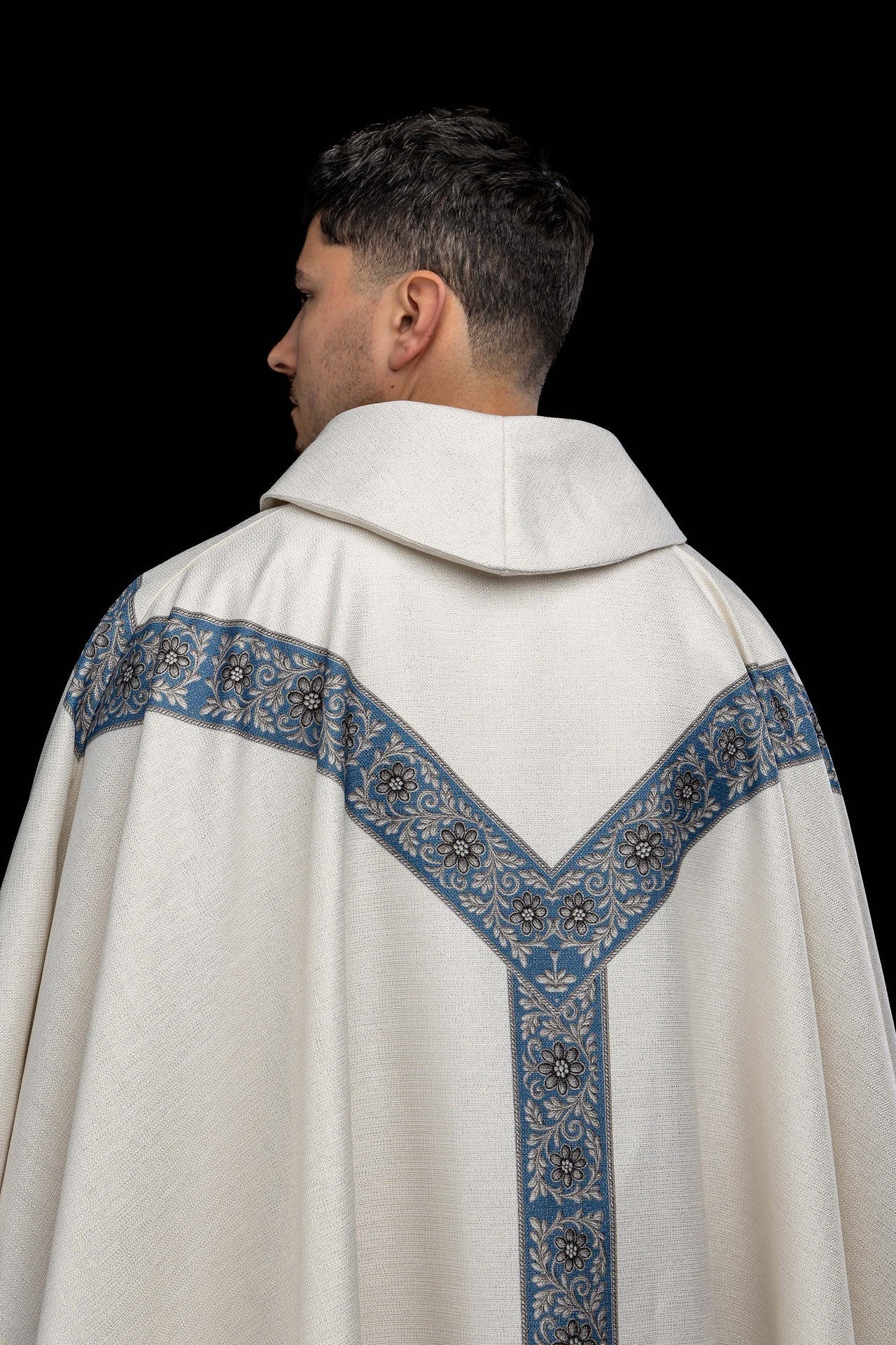 Printed chasuble with the image of the Immaculate Conception KOD/7006/05/40 - CHASUBLES.COM