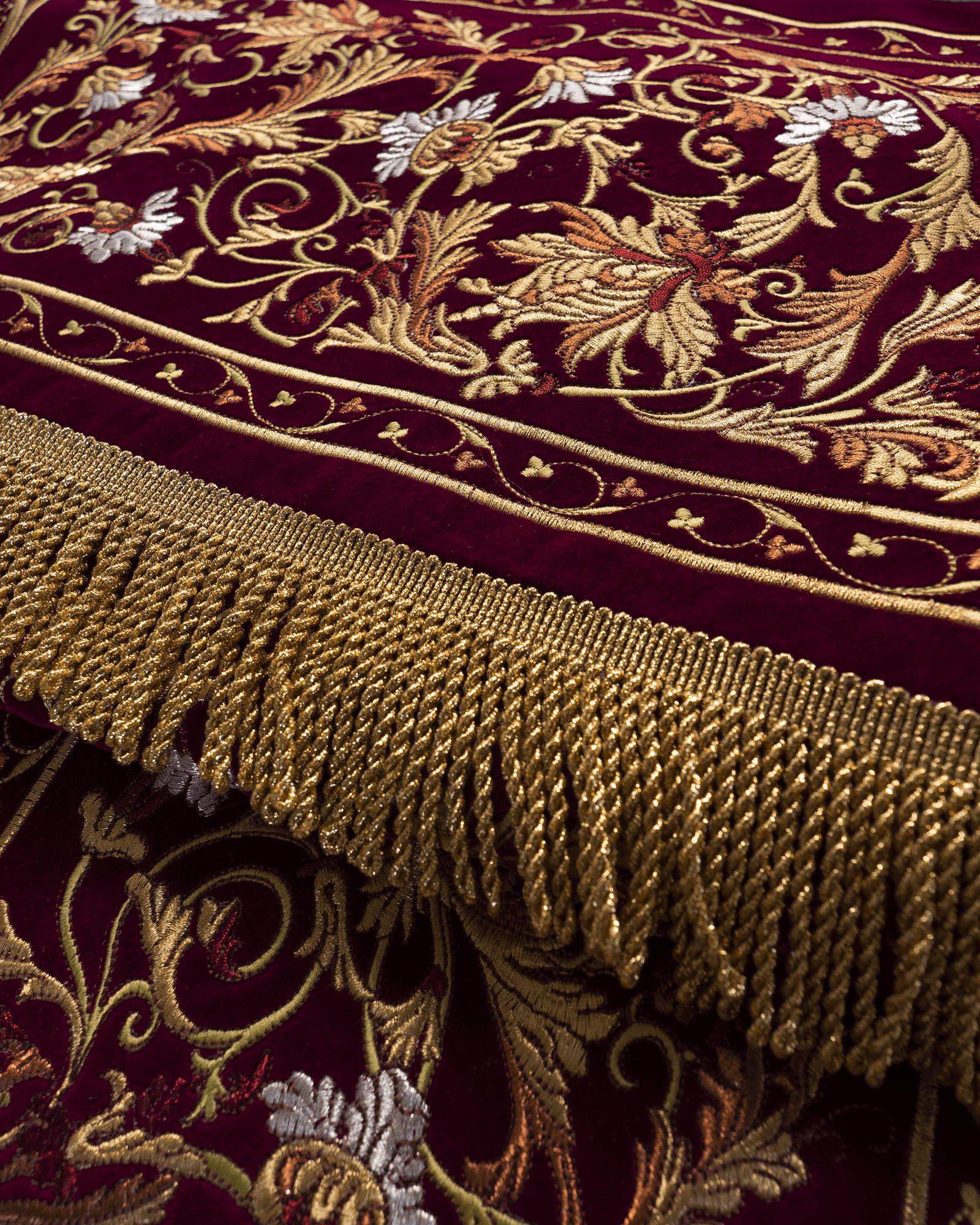 Processional canopy for Corpus Christi made of maroon velvet KBA/004/05/20/PA 140*160 - HAFTINAUSA.COM