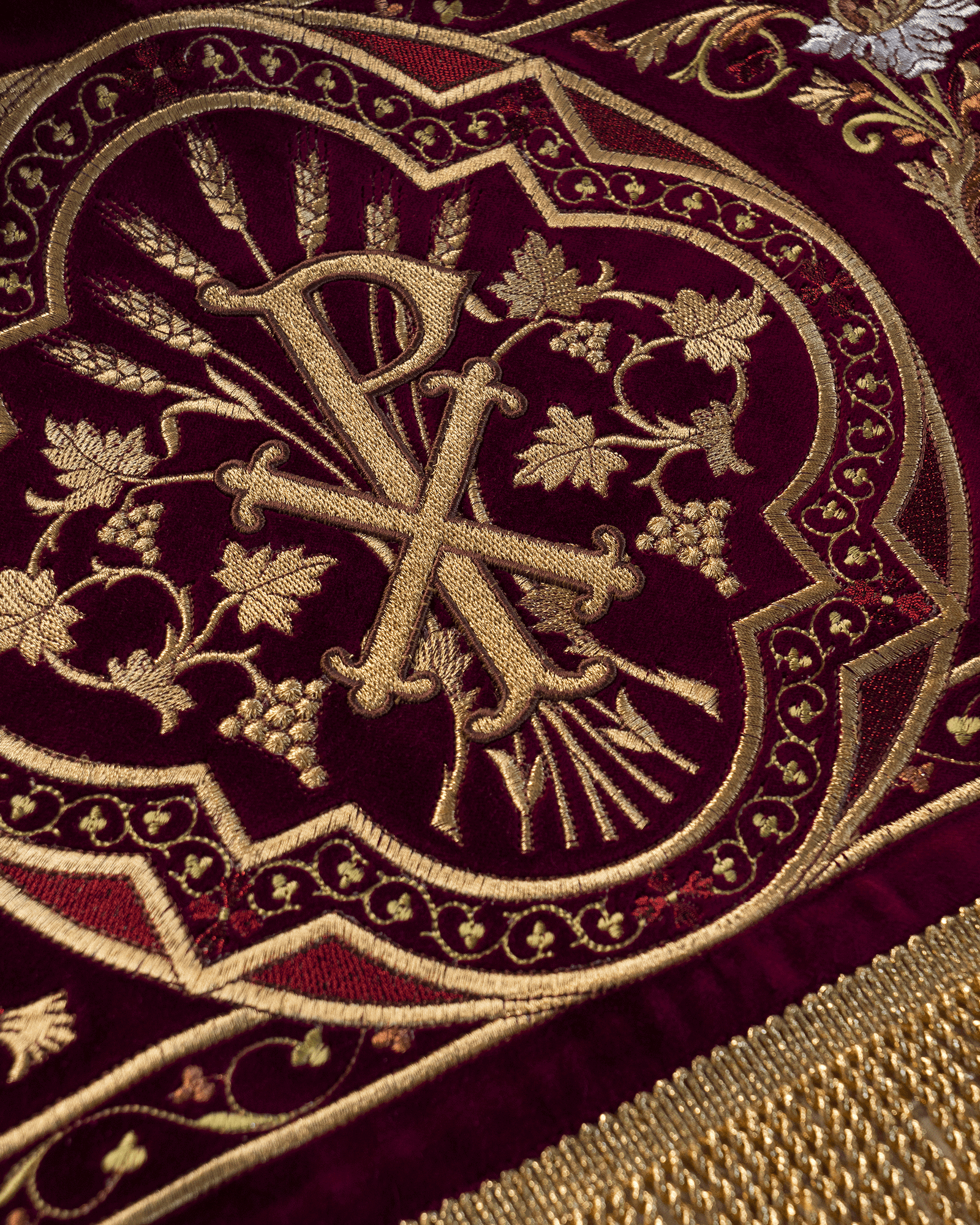 Processional canopy for Corpus Christi made of maroon velvet KBA/004/05/20/PA 140*160 - HAFTINAUSA.COM