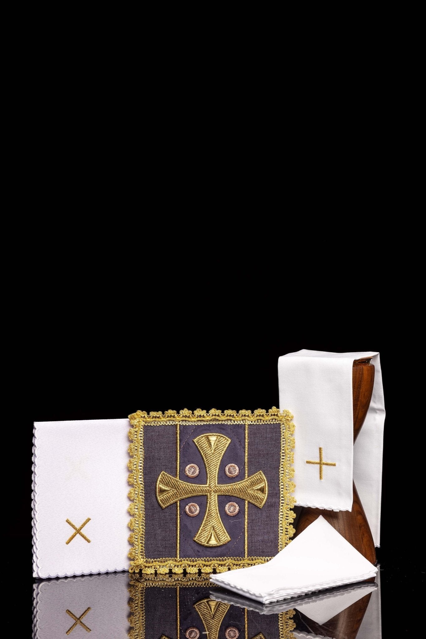 Purple Altar Linens embroidered on velvet S-5568/03 - CHASUBLES.COM