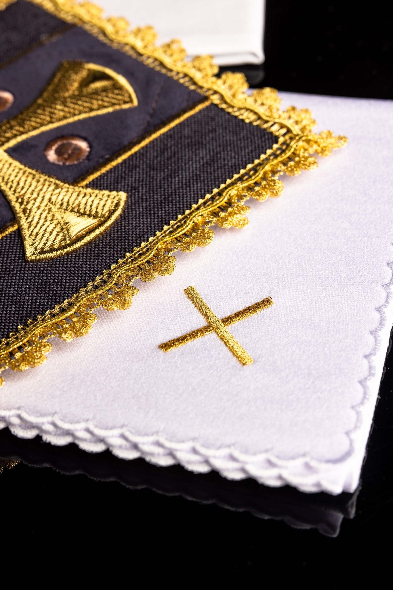 Purple Altar Linens embroidered on velvet S-5568/03 - CHASUBLES.COM