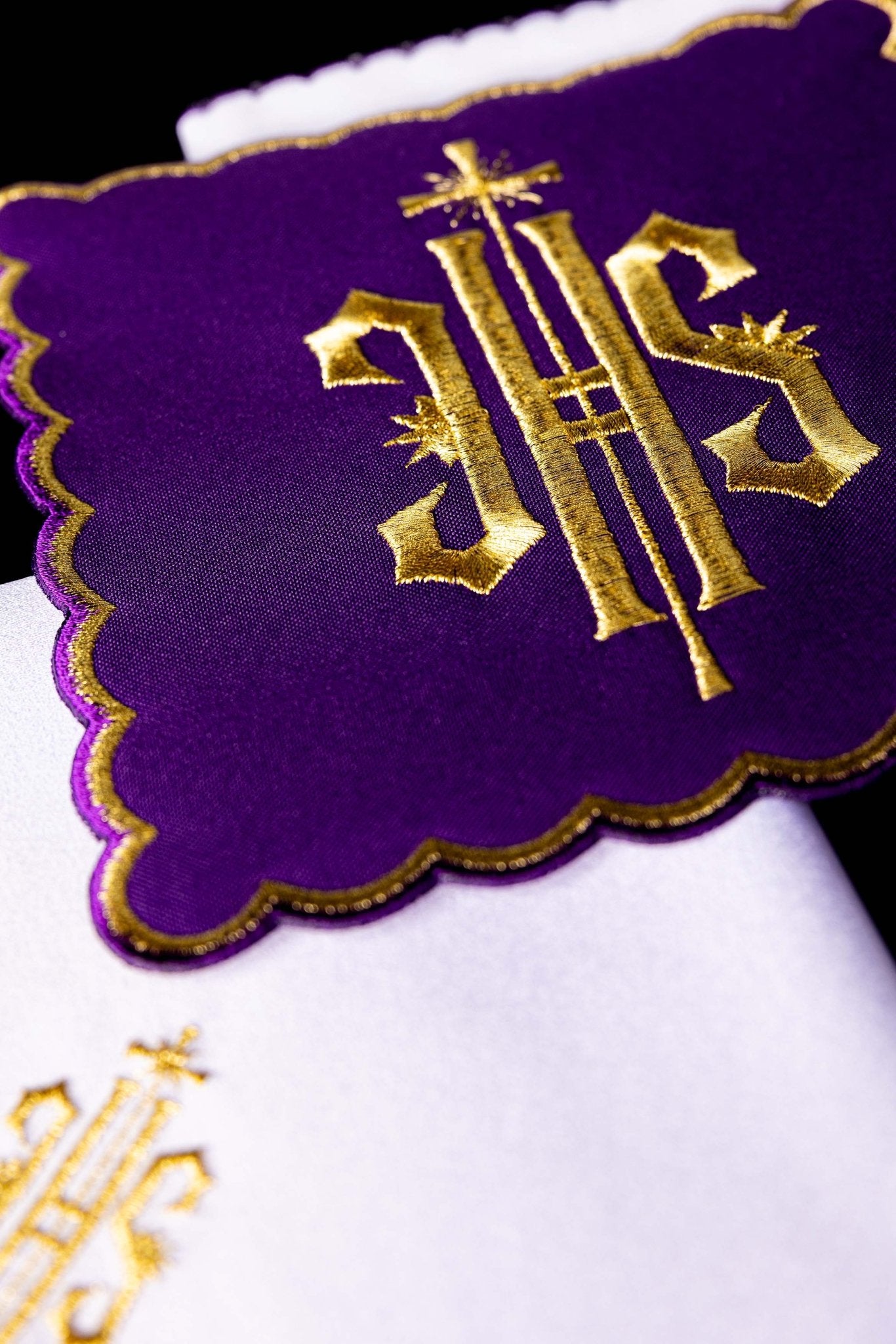 Purple chalice Linens in Purple with IHS emboroidery KK/029/03 - CHASUBLES.COM