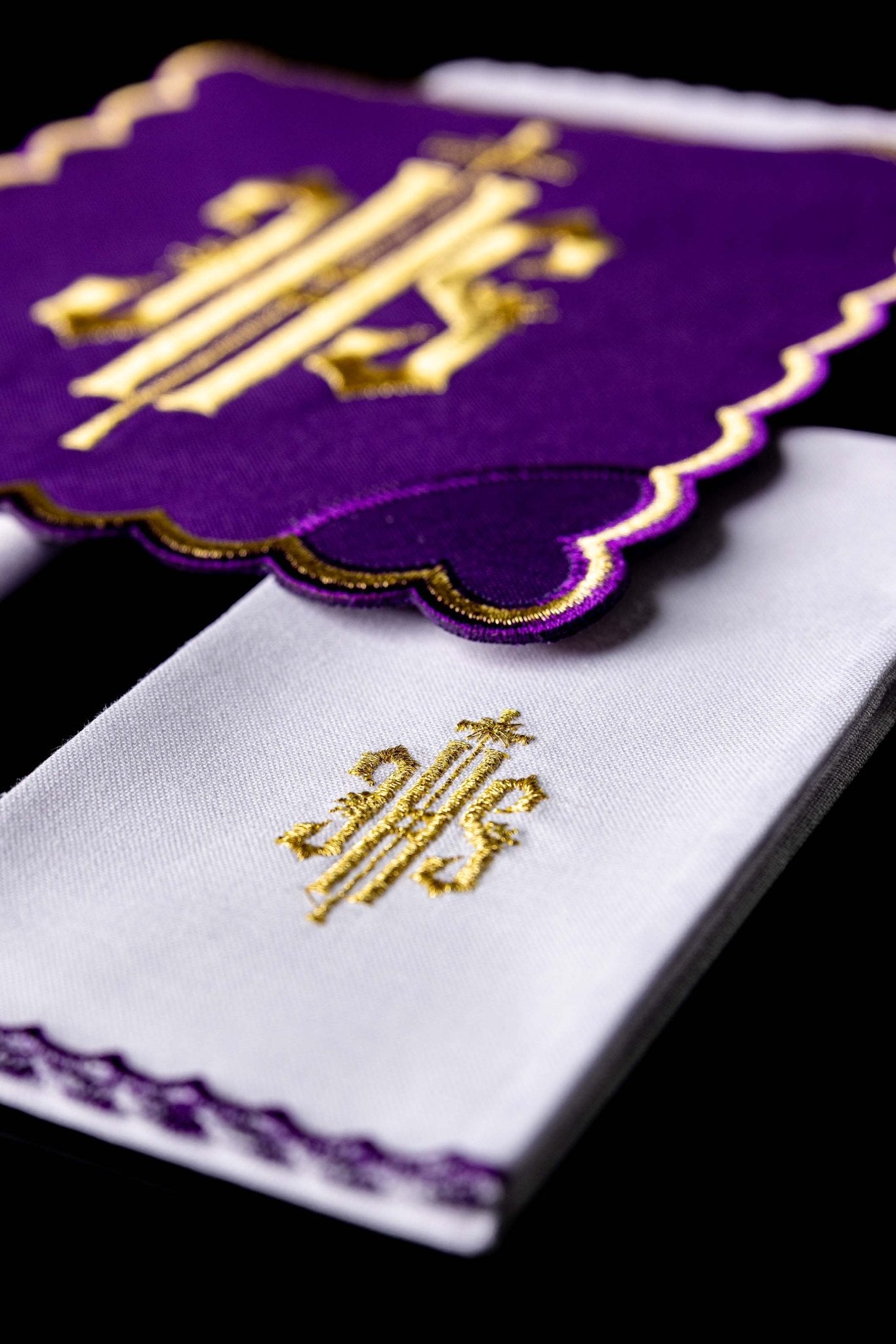 Purple chalice Linens in Purple with IHS emboroidery KK/029/03 - CHASUBLES.COM