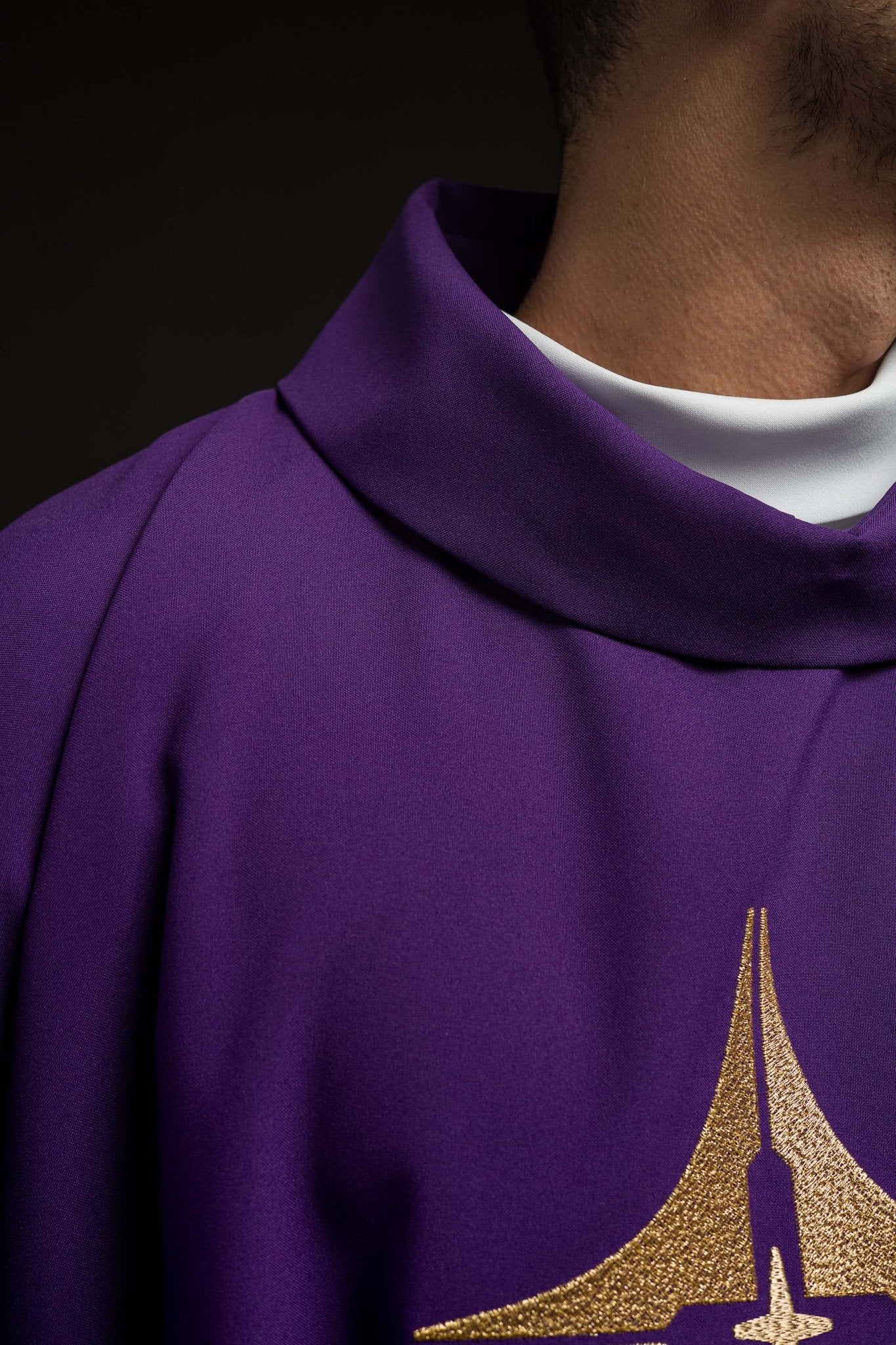 Purple chasuble embroidered with cross motif KOR/002/03/12 FIOLET - CHASUBLES.COM
