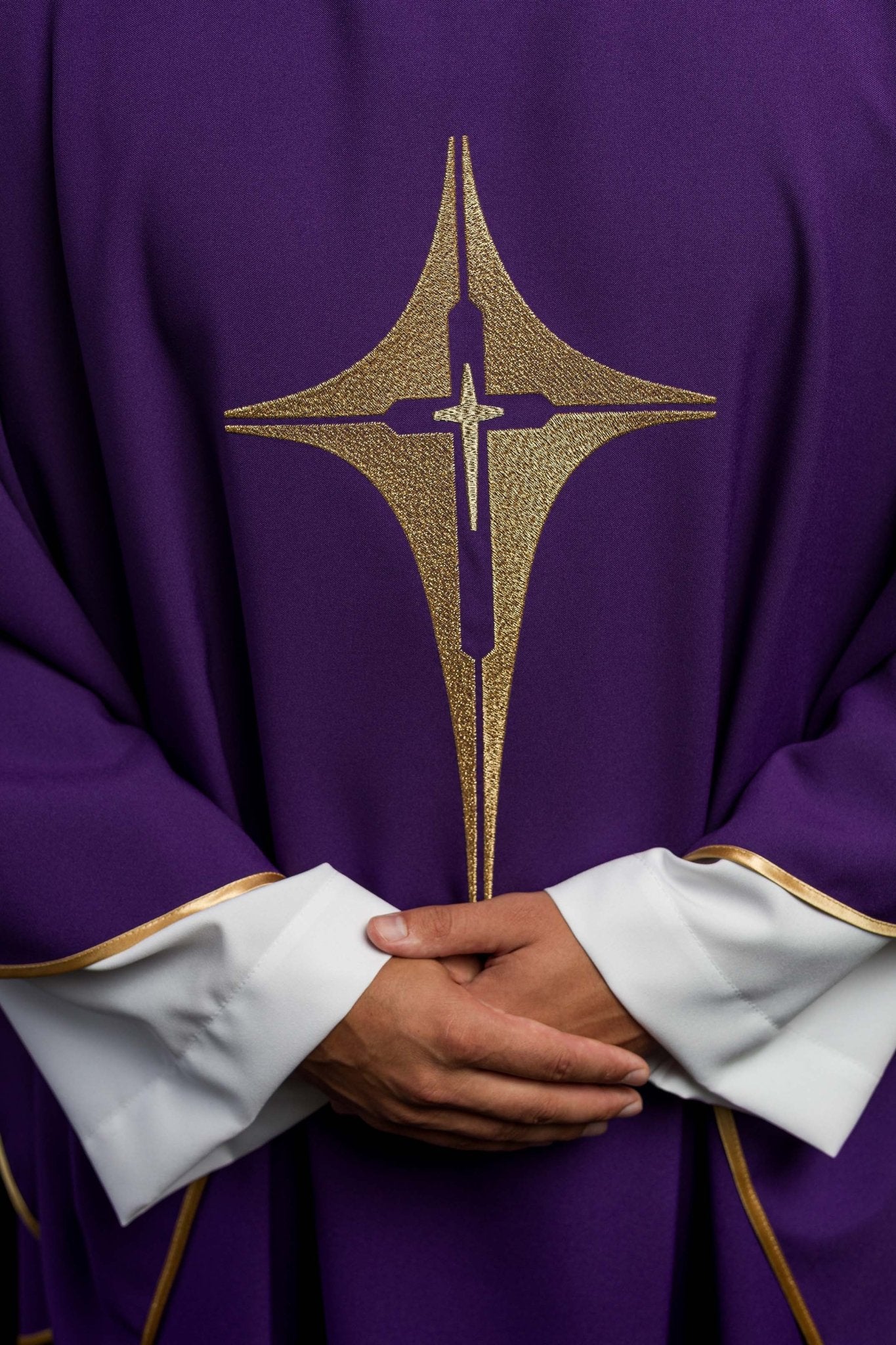 Purple chasuble embroidered with cross motif KOR/002/03/12 FIOLET - CHASUBLES.COM