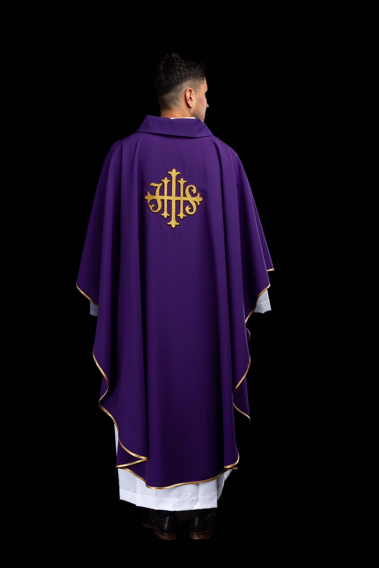 Purple chasuble embroidered with the JHS symbol and a wide collar KOK/005/03/12/KARO - CHASUBLES.COM