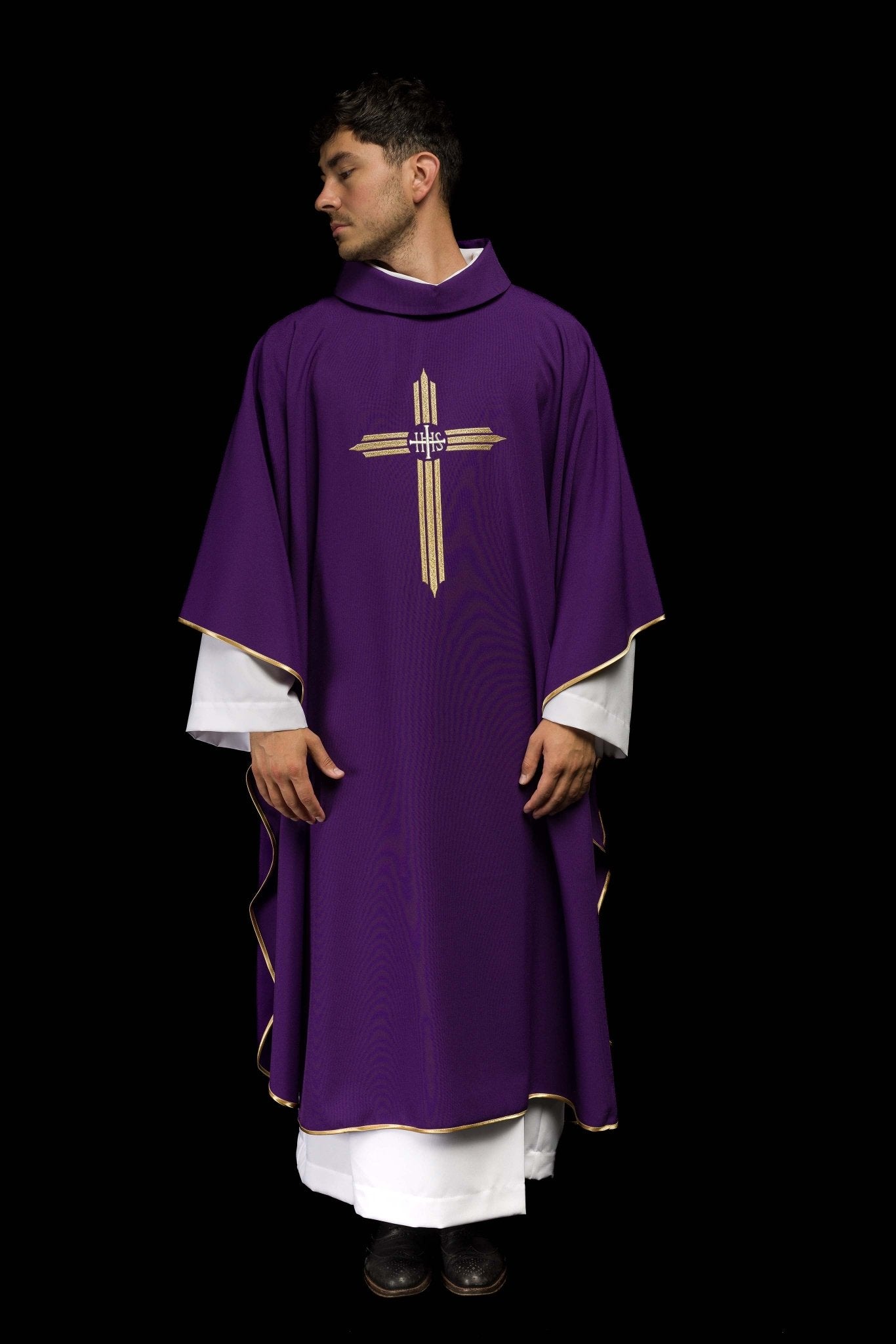 Purple chasuble embroidered with the symbol of Cross IHS KOR/017/03/12 FIOLET - CHASUBLES.COM