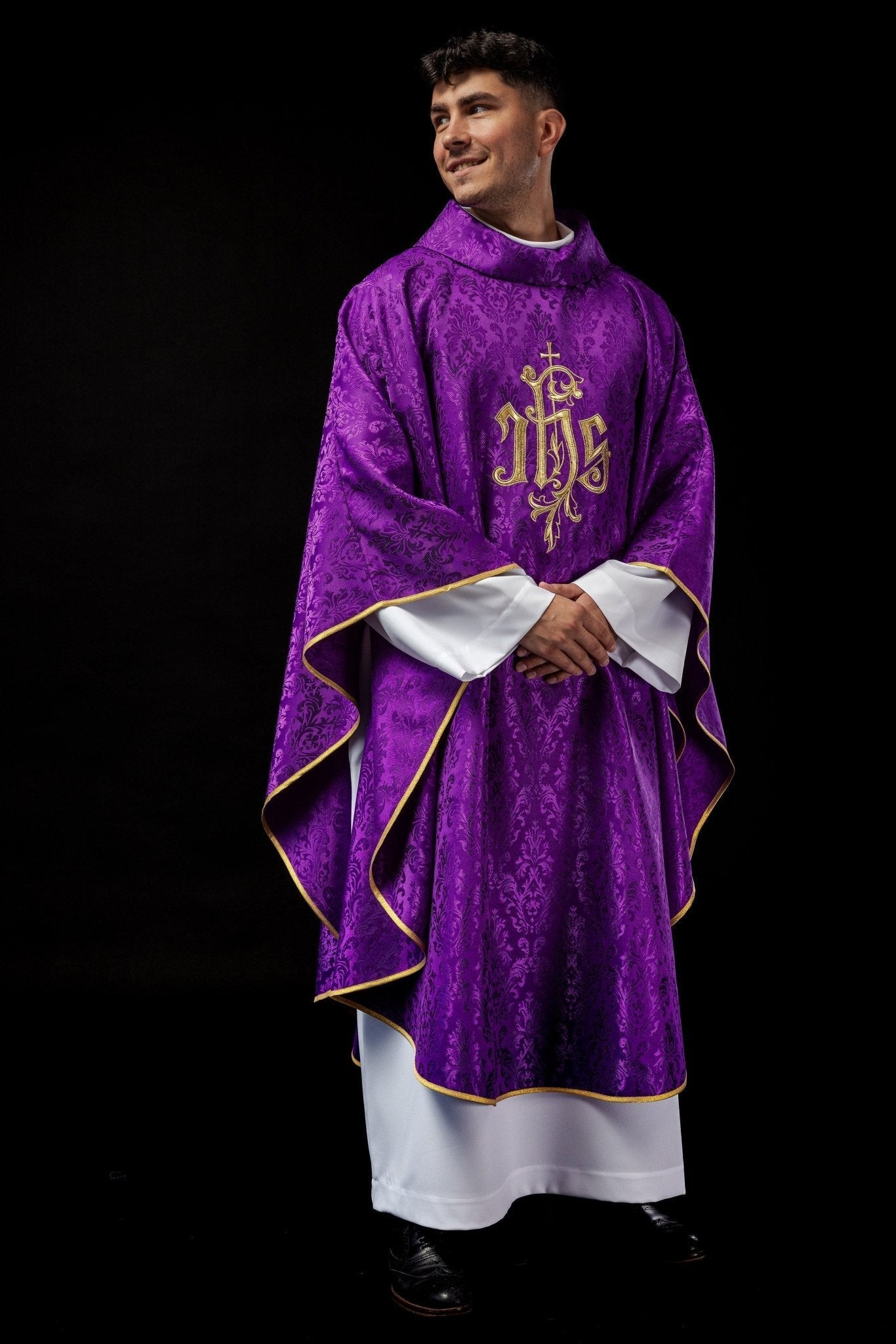 Purple chasuble made of floral ornamental texture with classic IHS LE/7032/03 - HAFTINAUSA.COM